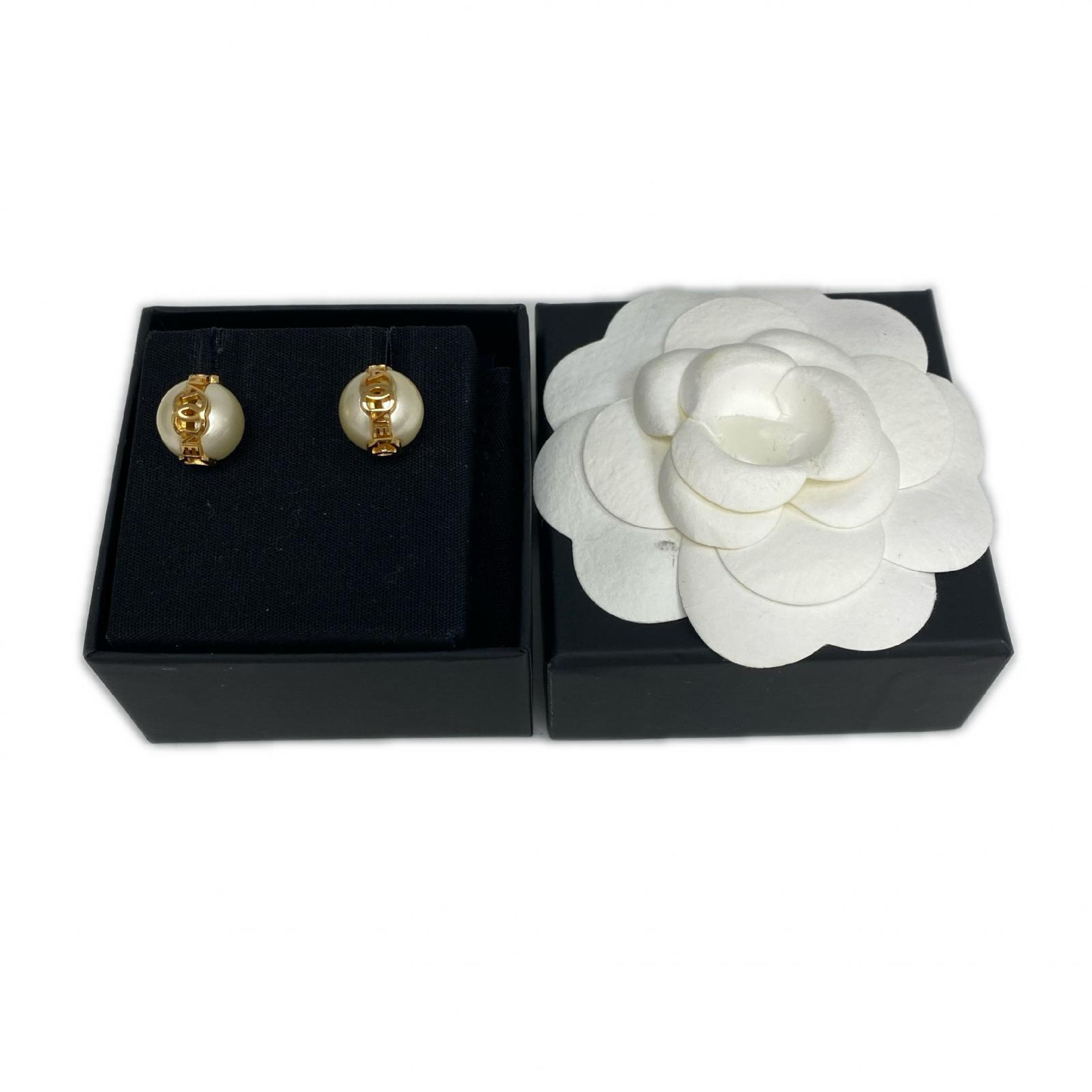 【*Shipped from: Hong Kong*】CHANEL Gold-colored metal faux pearl B23K Fashion Earrings/Piercings — view 2