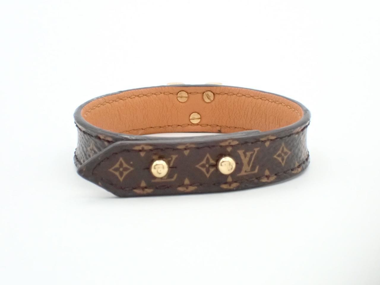 Essential V bracelet, wrist circumference approximately 15 cm — view 2