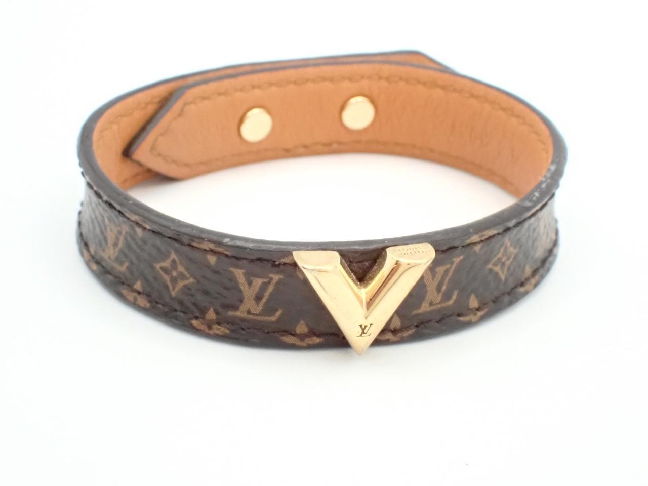 Essential V bracelet, wrist circumference approximately 15 cm — view 3