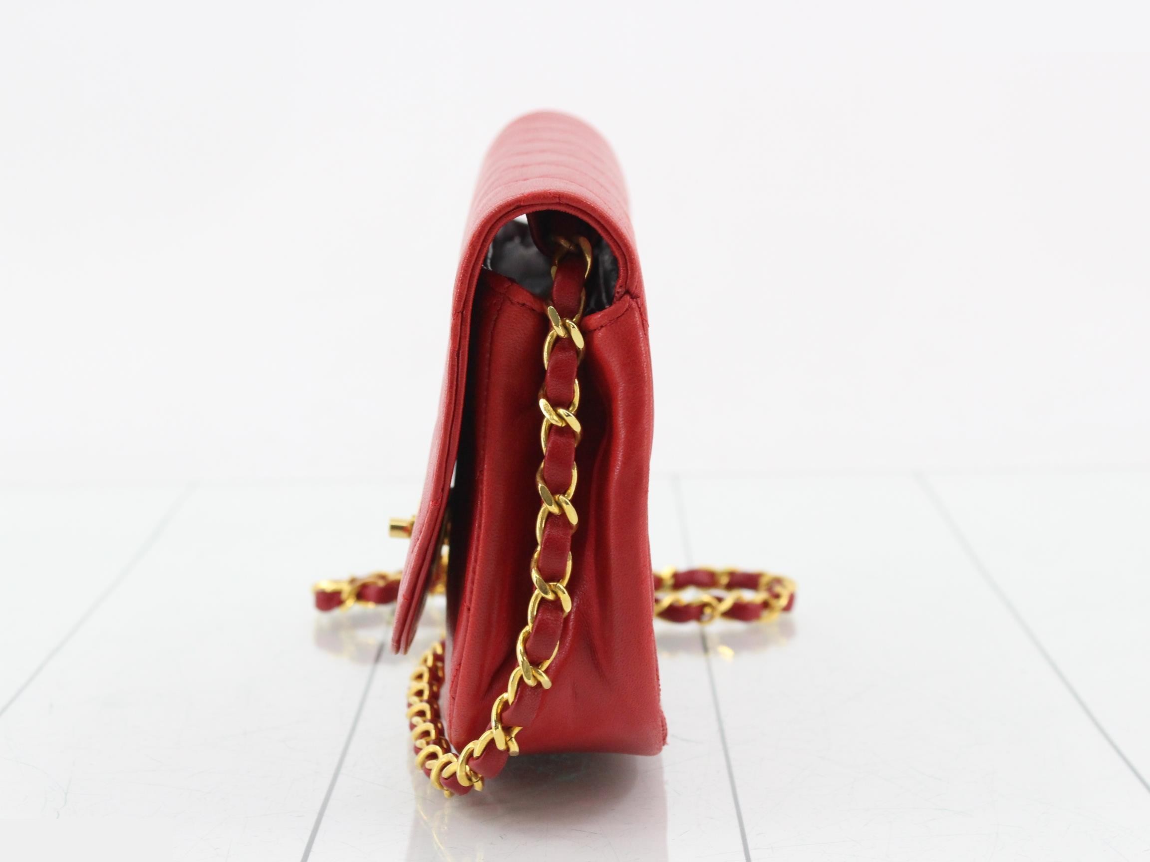 Matelassé Turnlock Half Moon Chain — view 3
