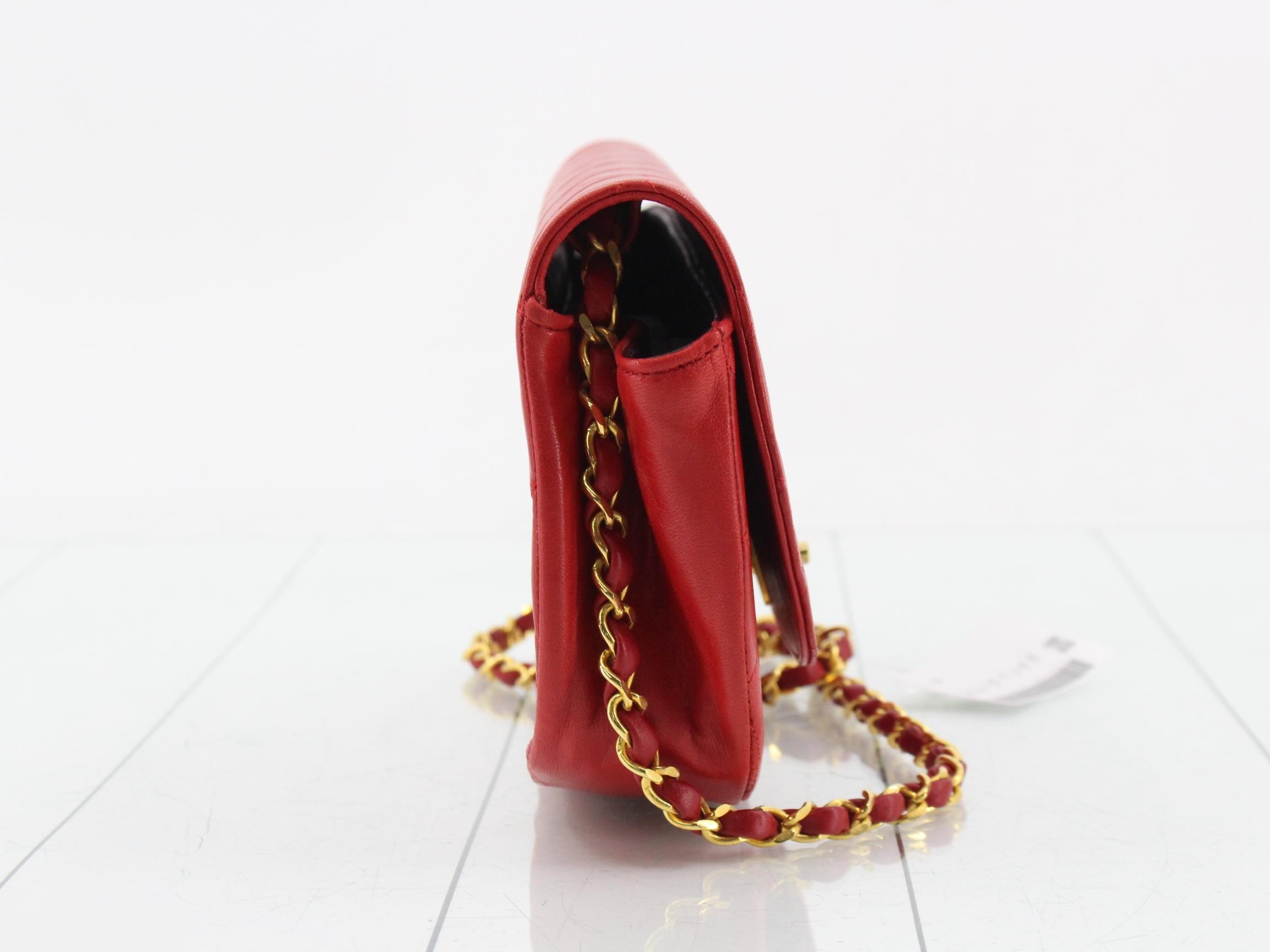 Matelassé Turnlock Half Moon Chain — view 4