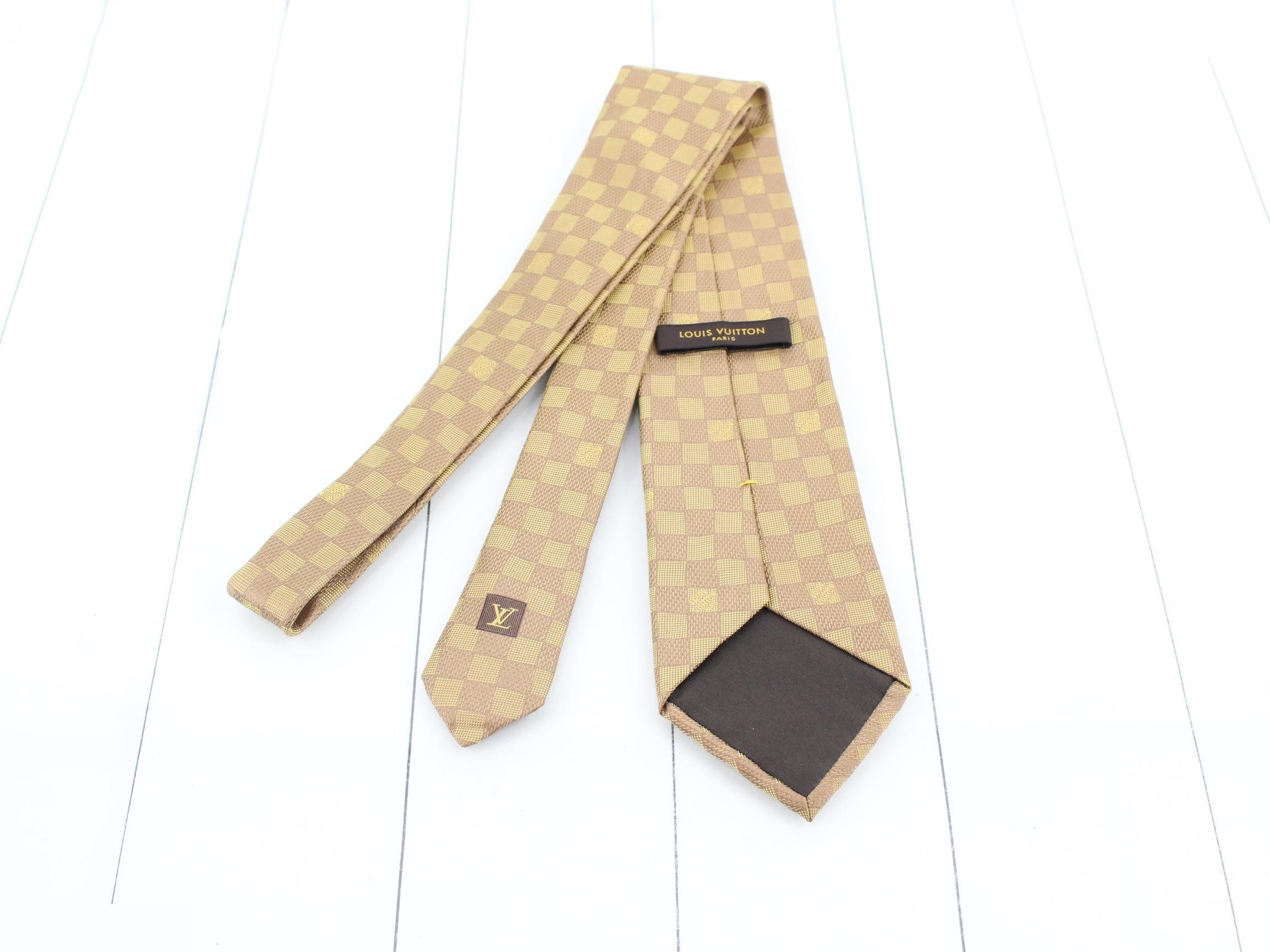 tie — view 2