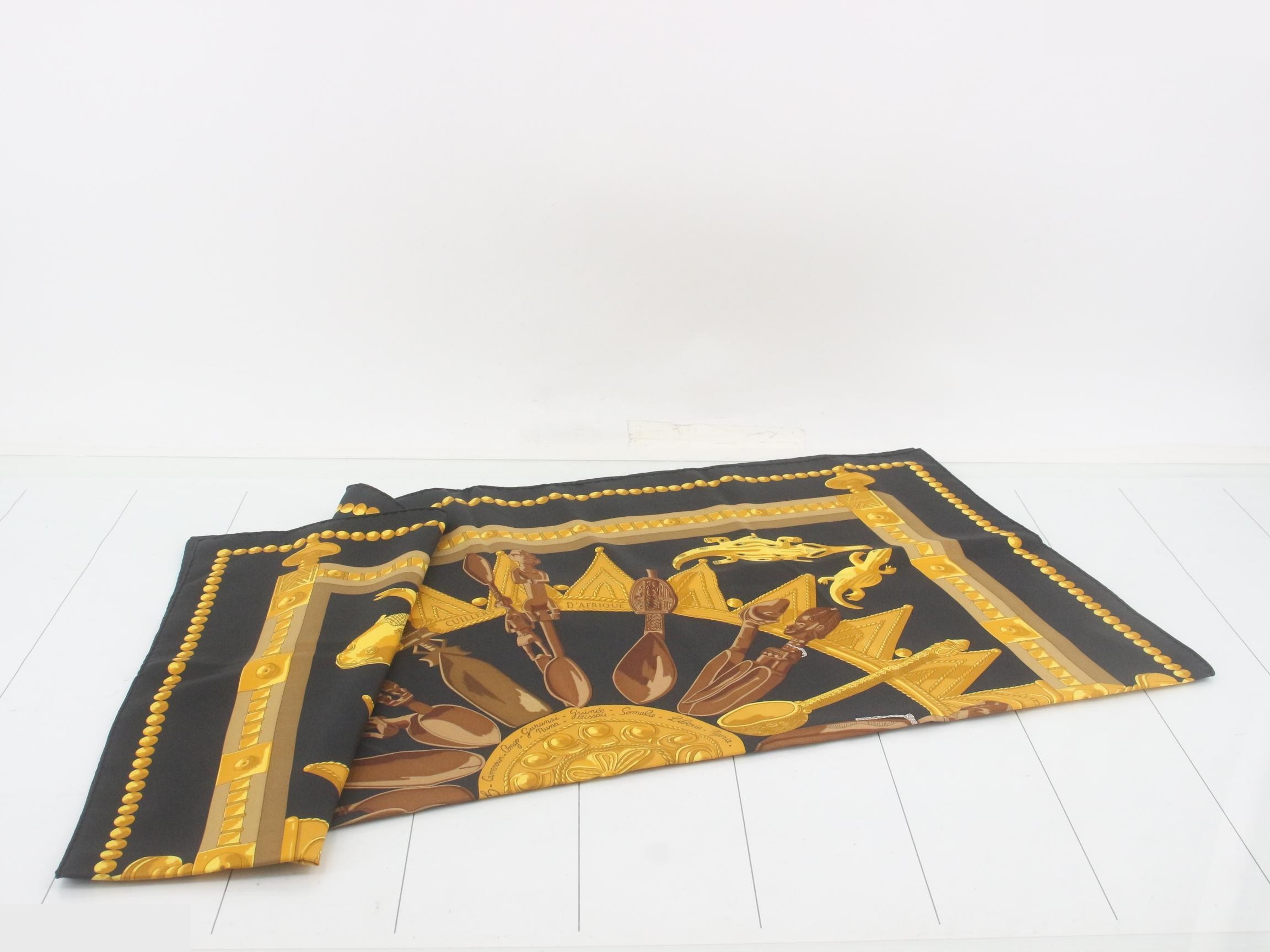 Carre 90 scarf, with tag. — view 3