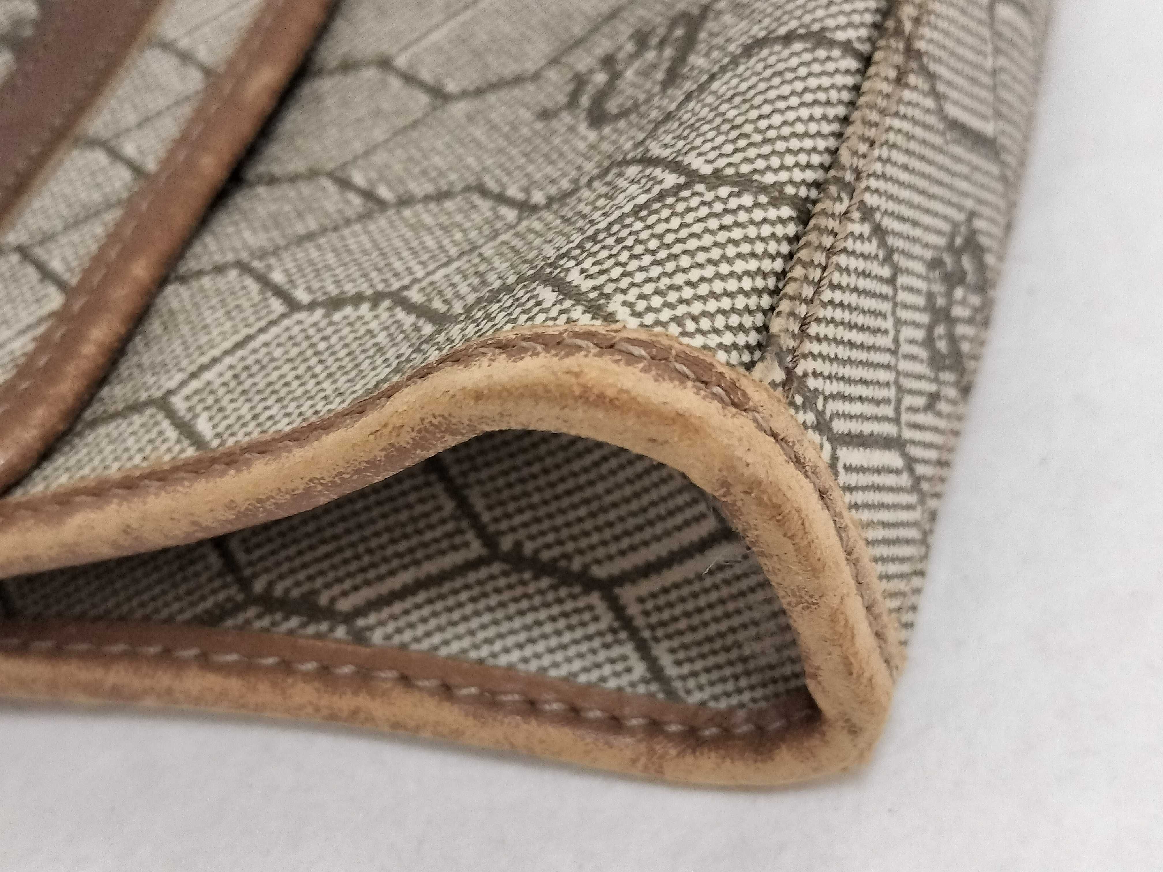 pouch — view 3