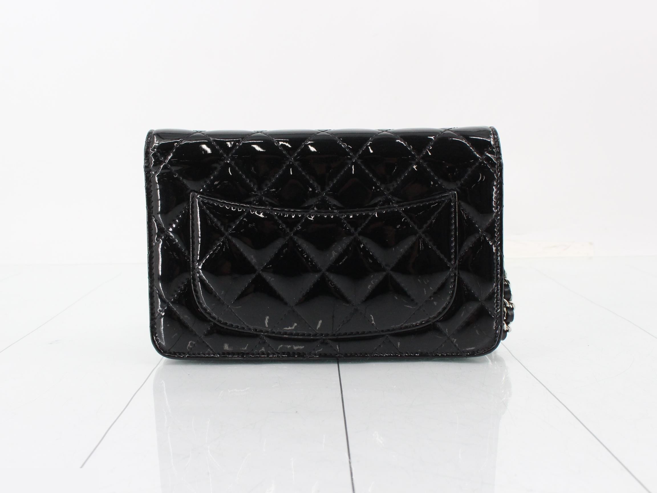 Matelassé chain wallet, enamel, black, silver hardware, serial number 21 series. — view 2