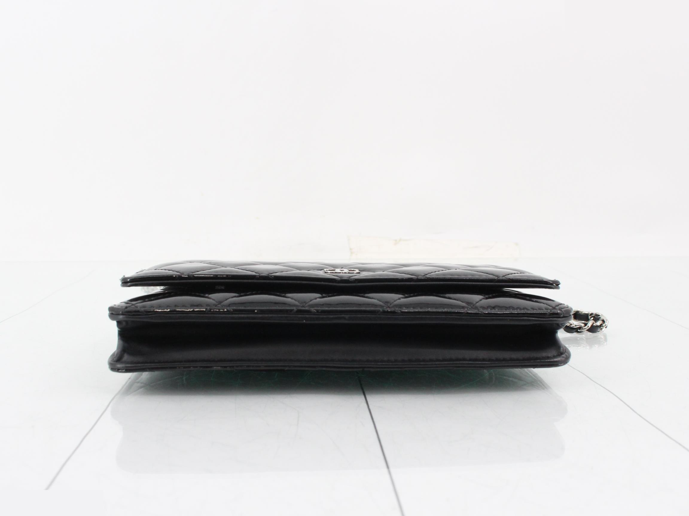 Matelassé chain wallet, enamel, black, silver hardware, serial number 21 series. — view 3