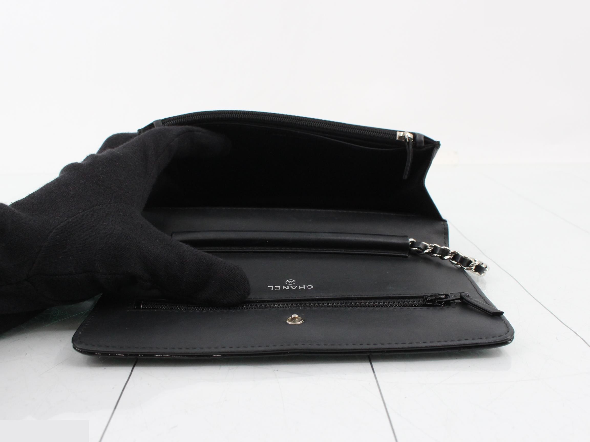 Matelassé chain wallet, enamel, black, silver hardware, serial number 21 series. — view 4