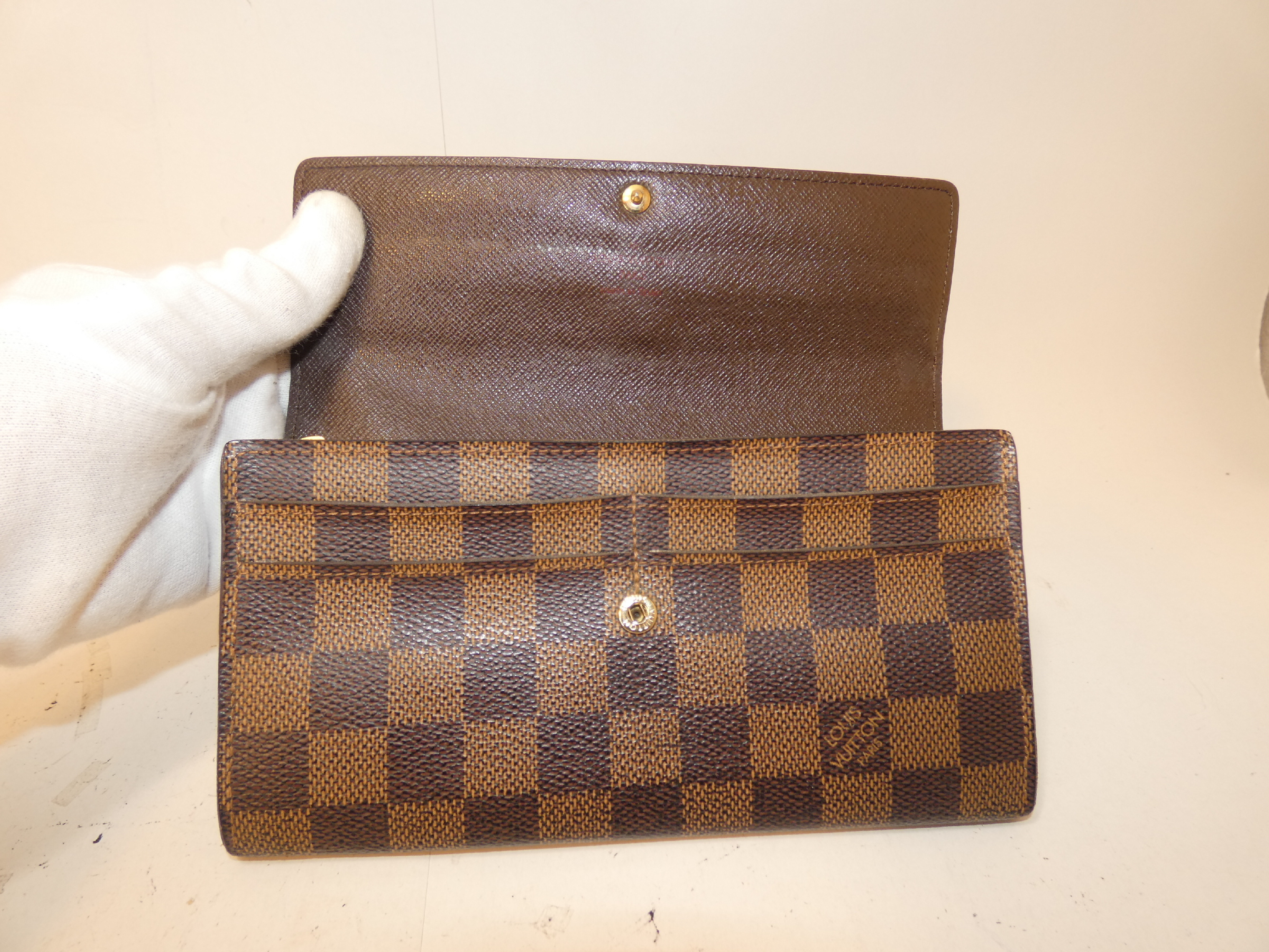 Damier Sarah Long Wallet — view 8