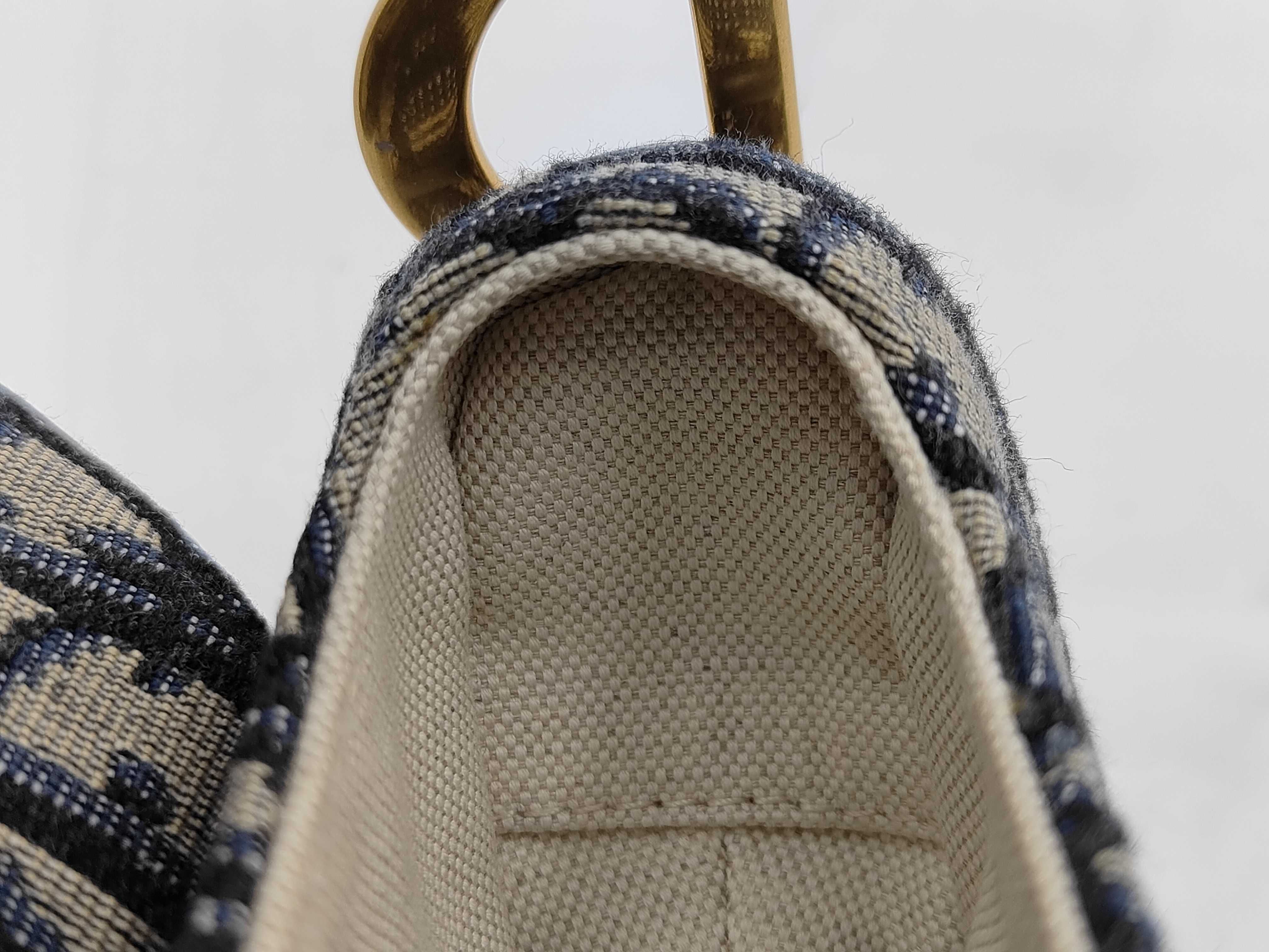 Saddle Bag Oblique Handbag — view 8