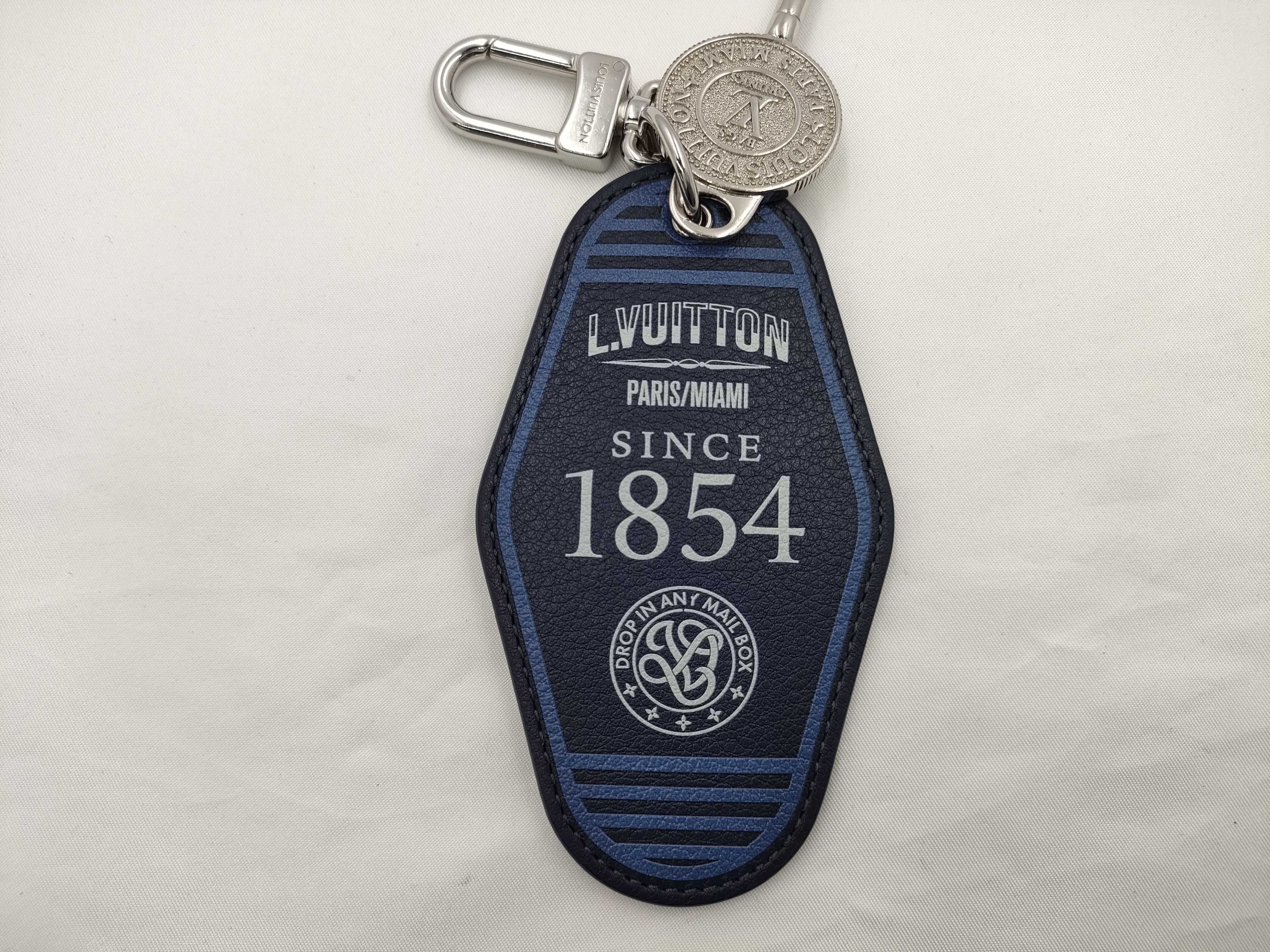 M02700 Keyring Keychain Key Case — view 3