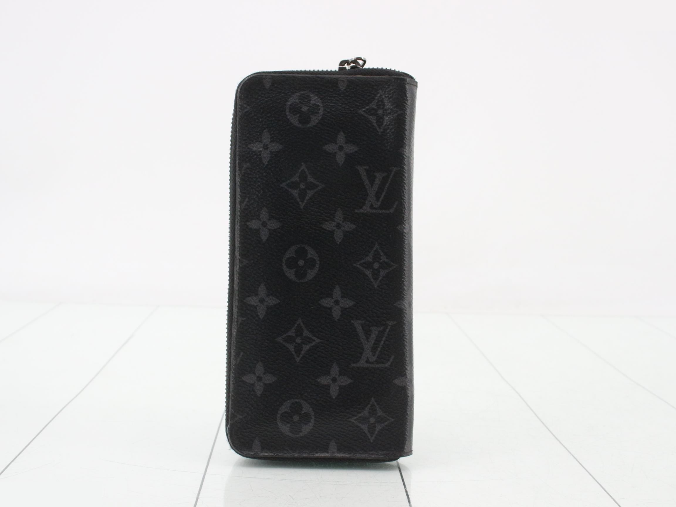 M62295 Zippy Wallet Vertical — view 2