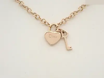 necklace, heart and key design, gold, chain approximately 42cm.