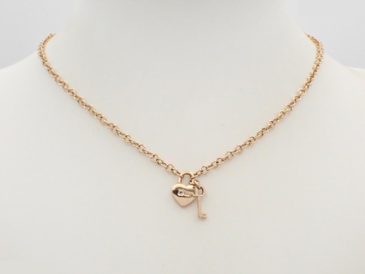 necklace, heart and key design, gold, chain approximately 42cm. — view 3