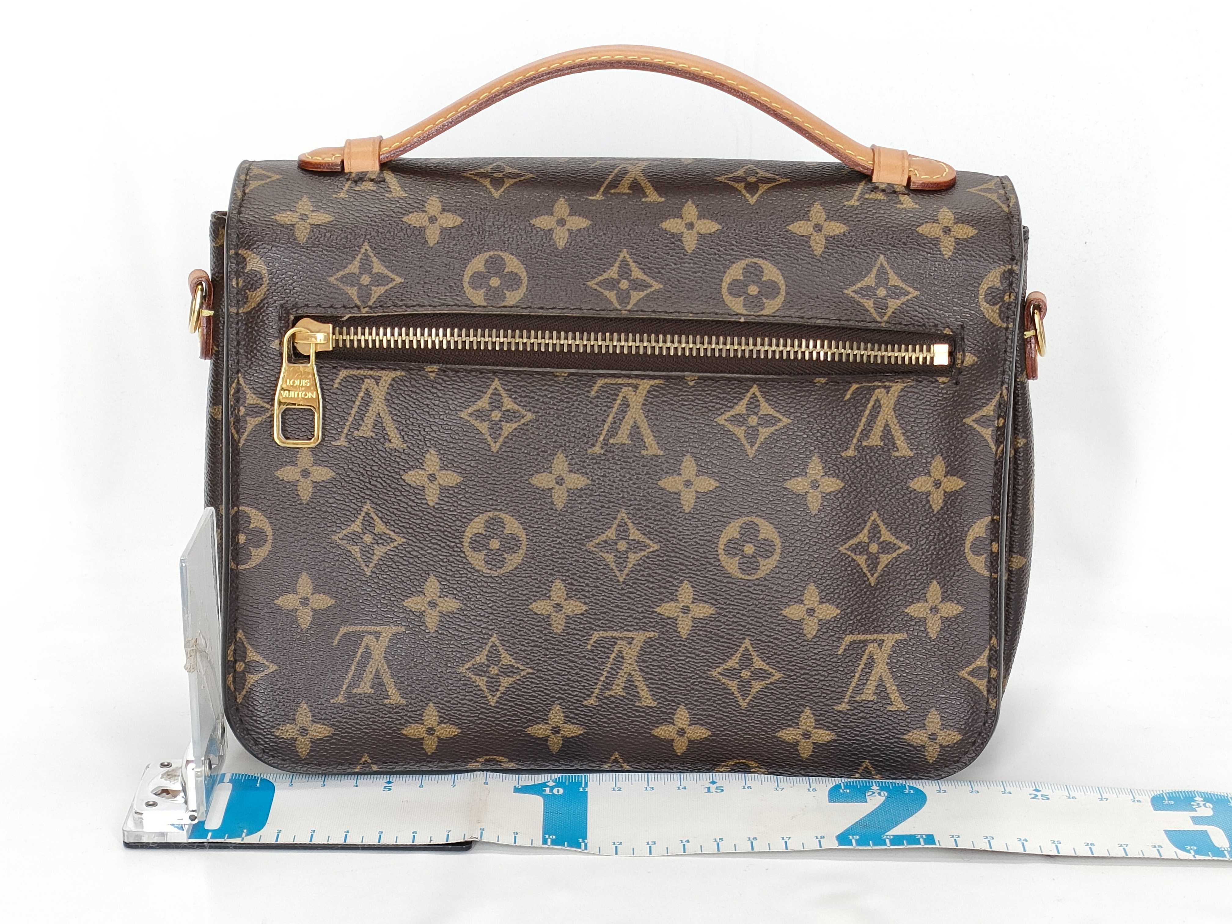 Monogram LV Monogram Messenger Shoulder Bag Handbag — view 2