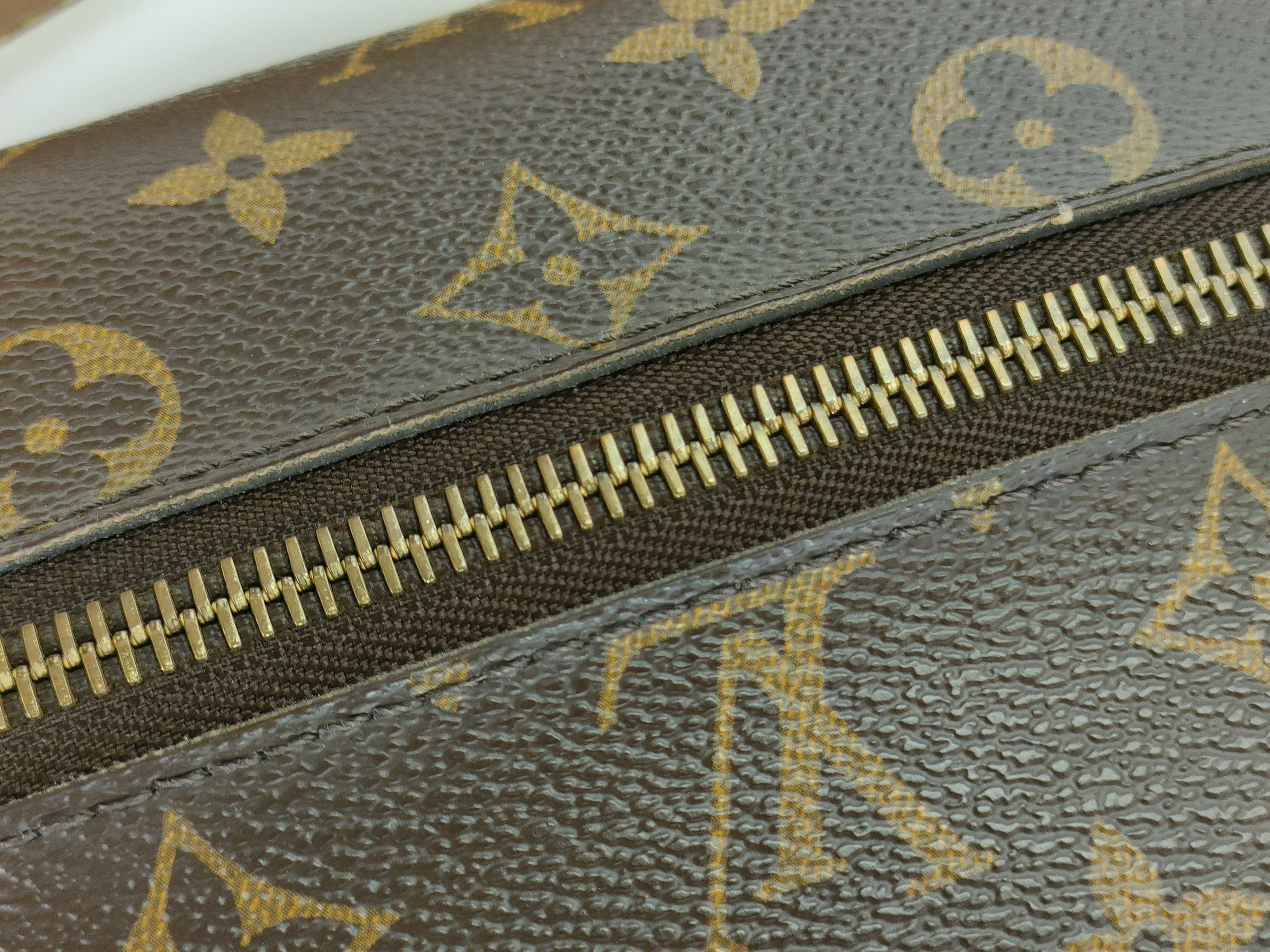 Monogram LV Monogram Messenger Shoulder Bag Handbag — view 7