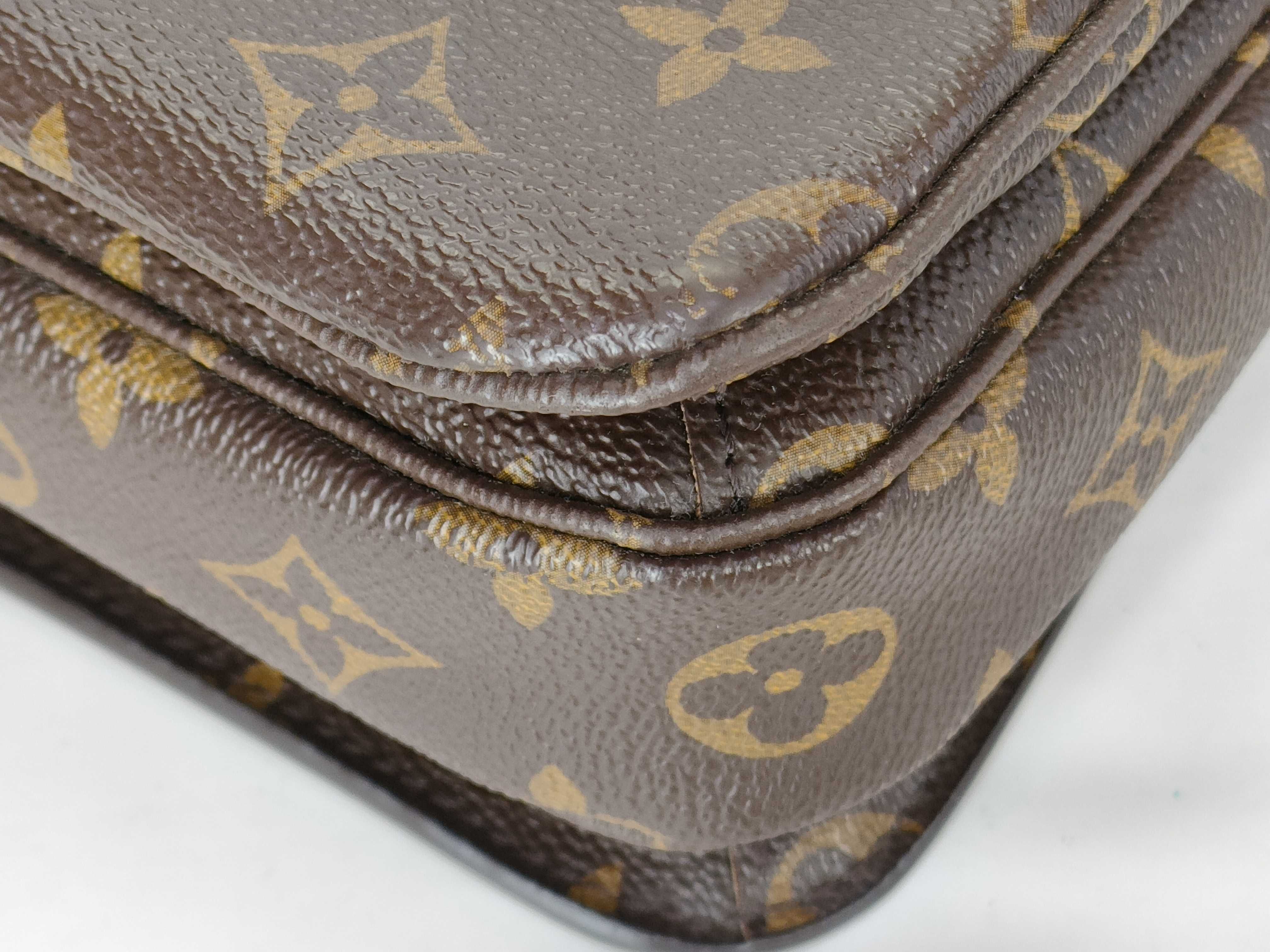Monogram LV Monogram Messenger Shoulder Bag Handbag — view 8