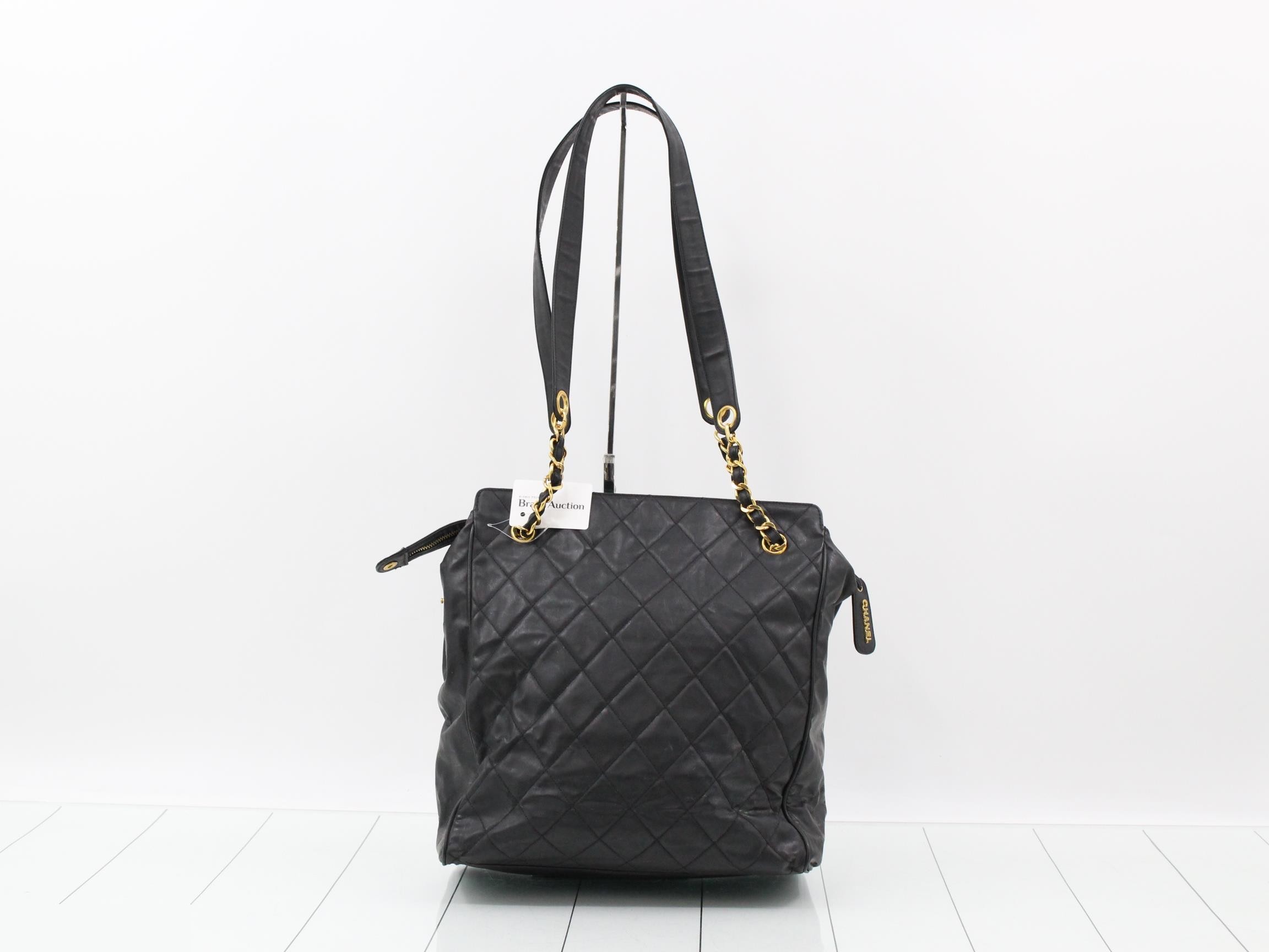 Matelassé Chain Tote Bag, Black — view 2
