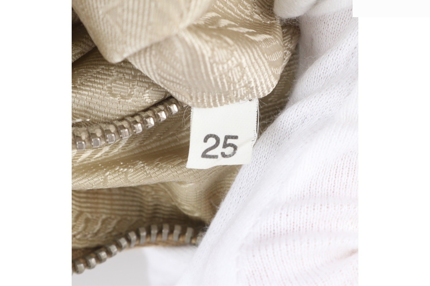 Comes with a guarantee card Tessuto Nylon BR3315 Leather Shoulder Bag — view 9