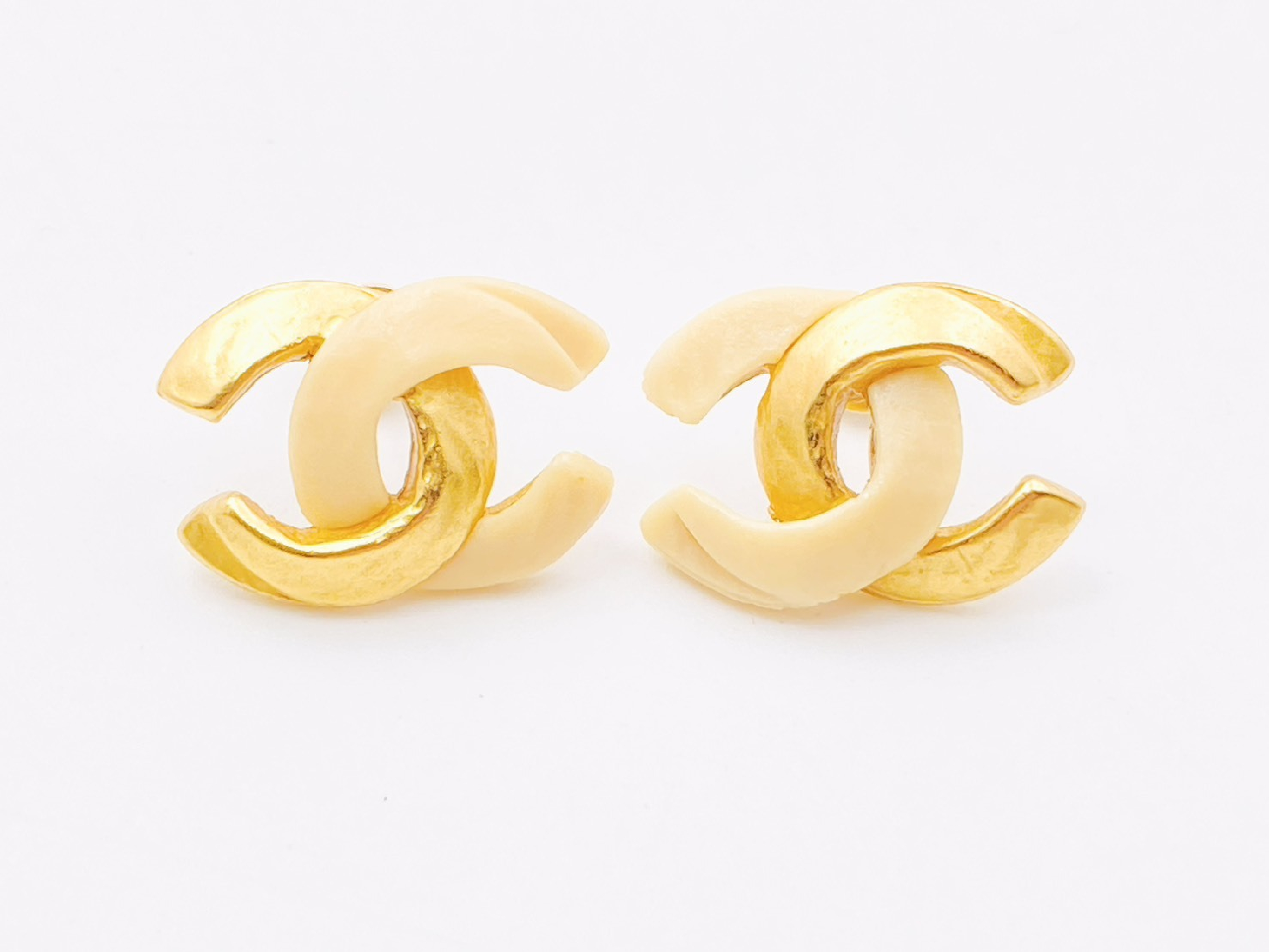 Coco Mark Earrings 00T Gold x Ivory Earrings — view 2