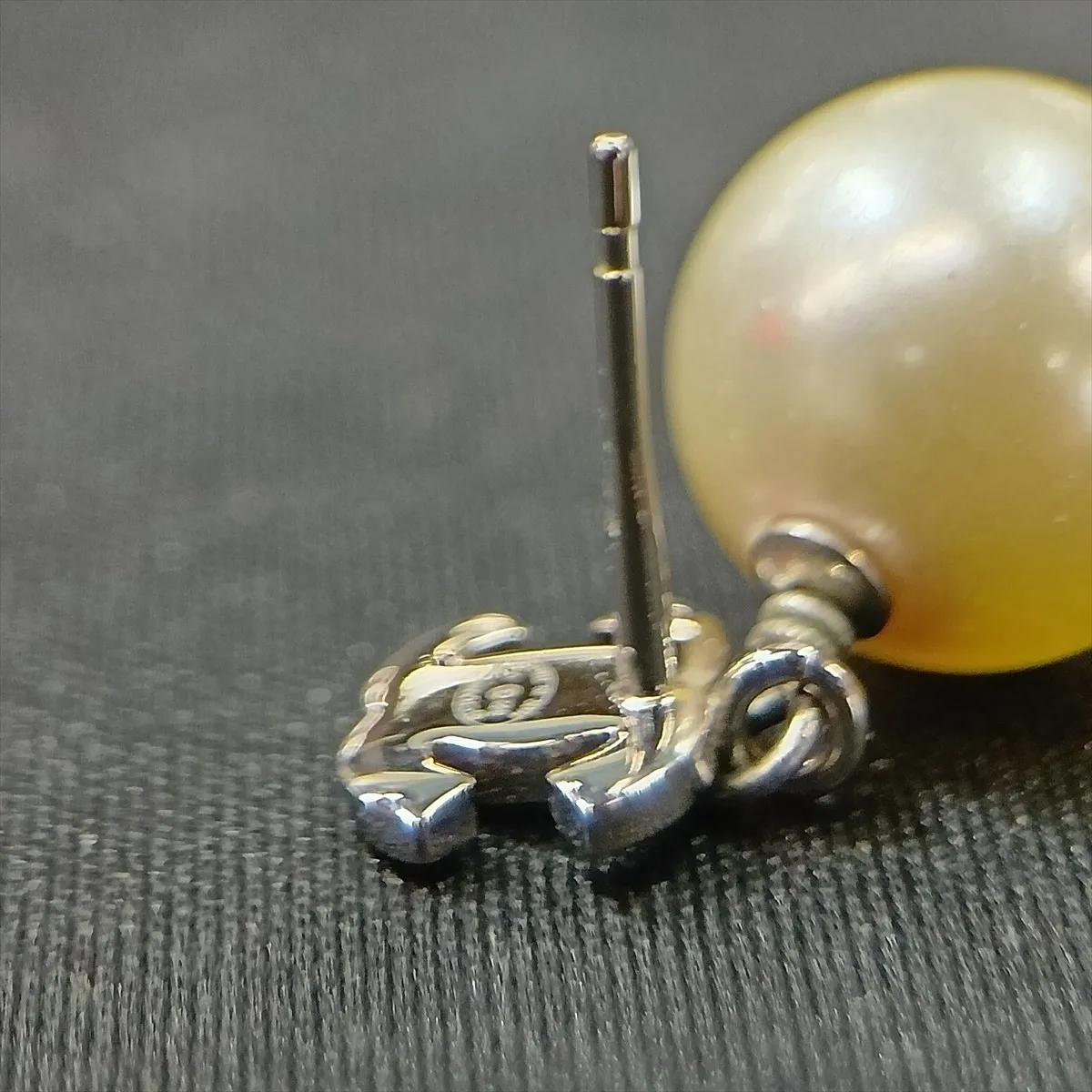 Coco Mark B22V Earrings (Pair) Metal x Rhinestone x Faux Pearl Silver — view 7