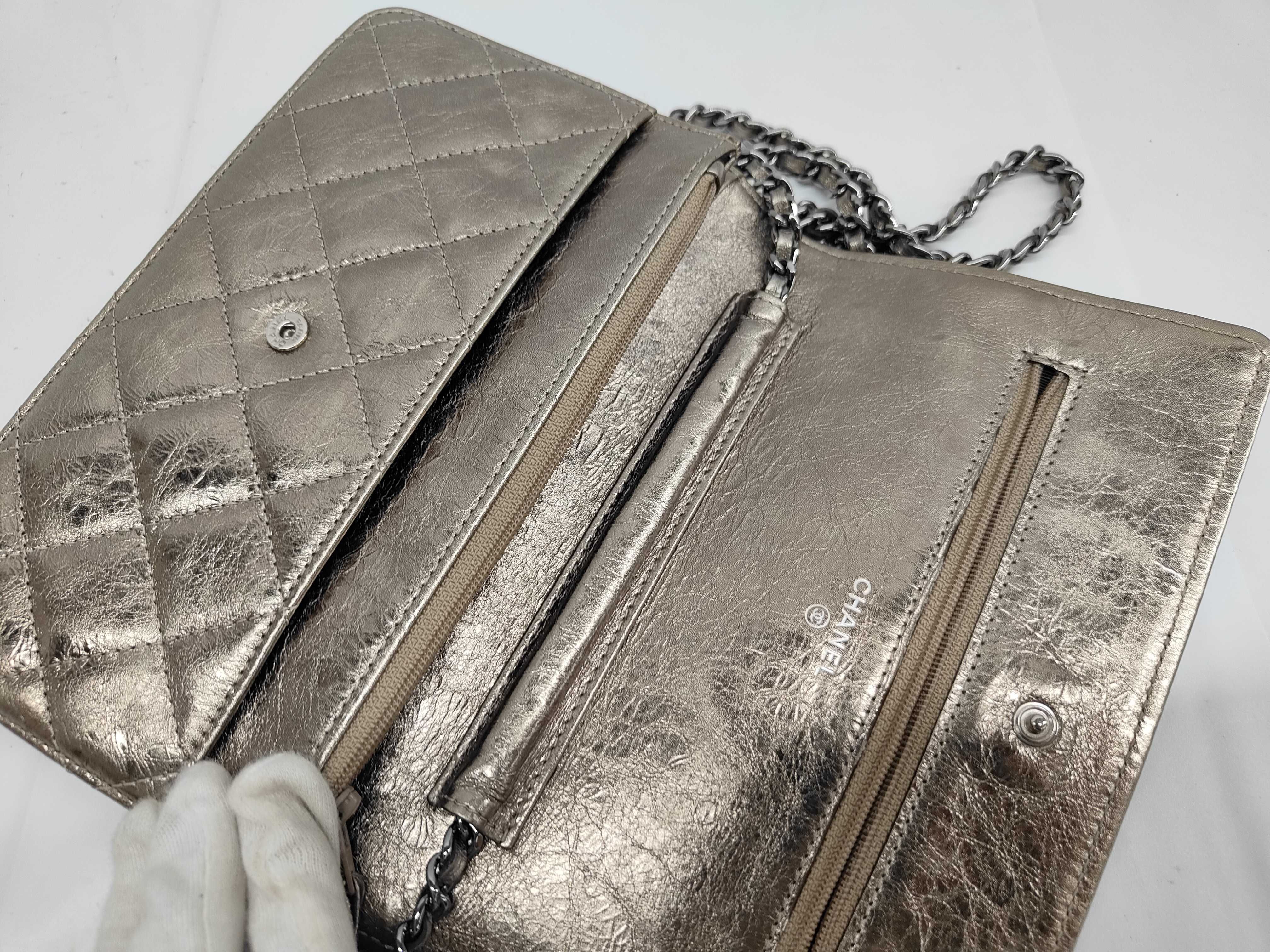 Chain Wallet 2.55 Reissue Metallic Gold Shoulder Bag — view 13