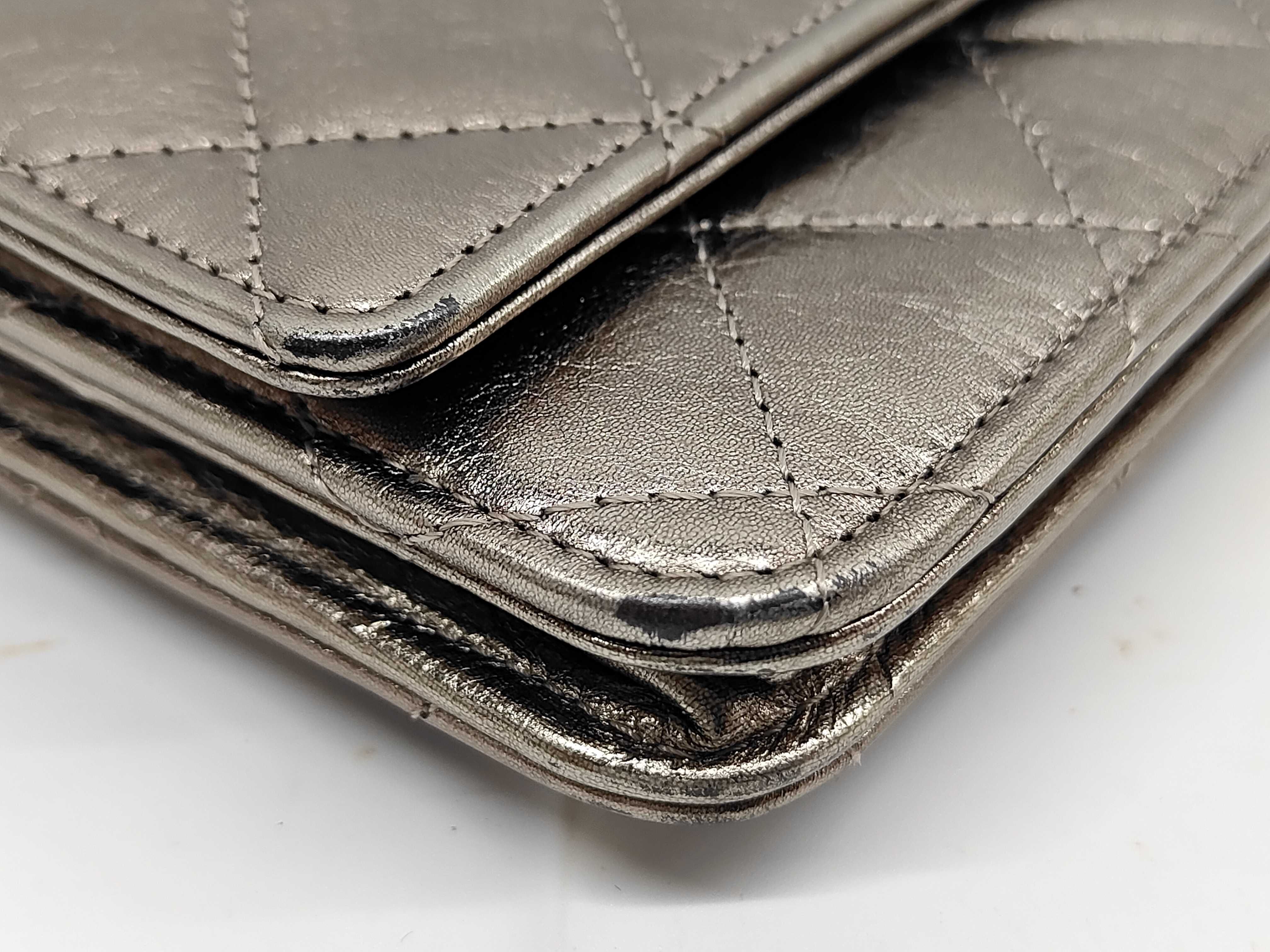 Chain Wallet 2.55 Reissue Metallic Gold Shoulder Bag — view 15