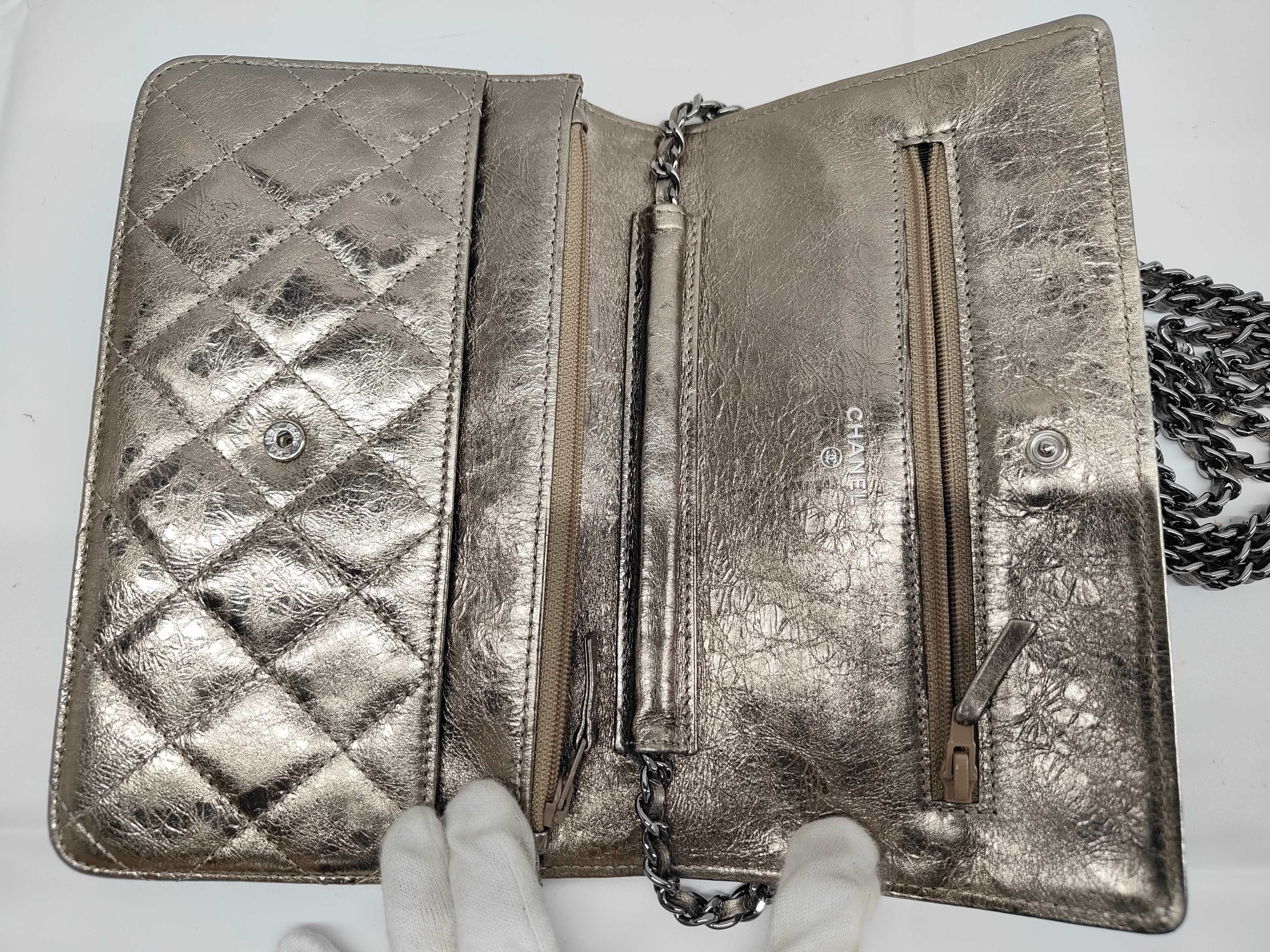 Chain Wallet 2.55 Reissue Metallic Gold Shoulder Bag — view 5