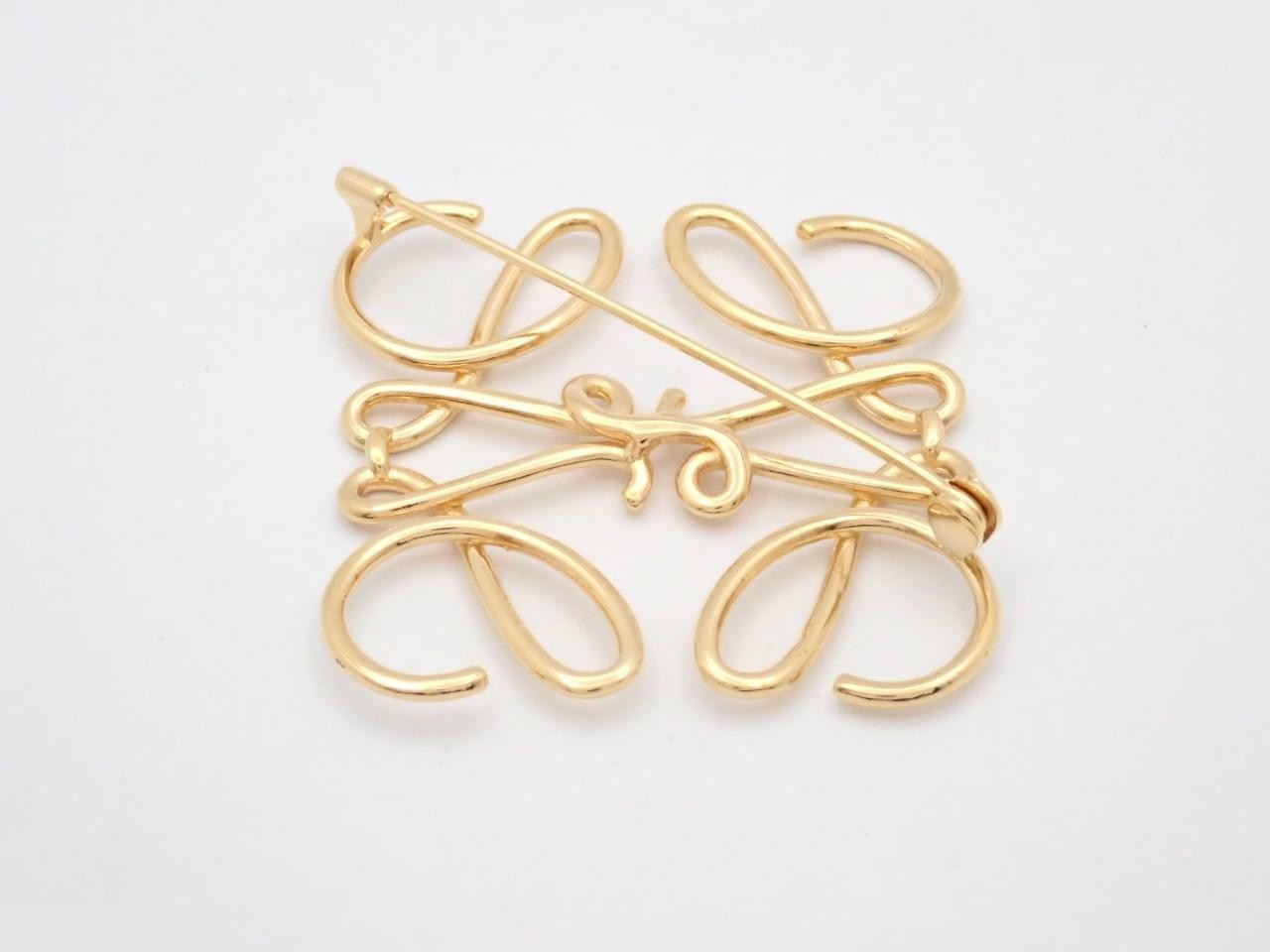 Anagram Gold Brooch with Box — view 2