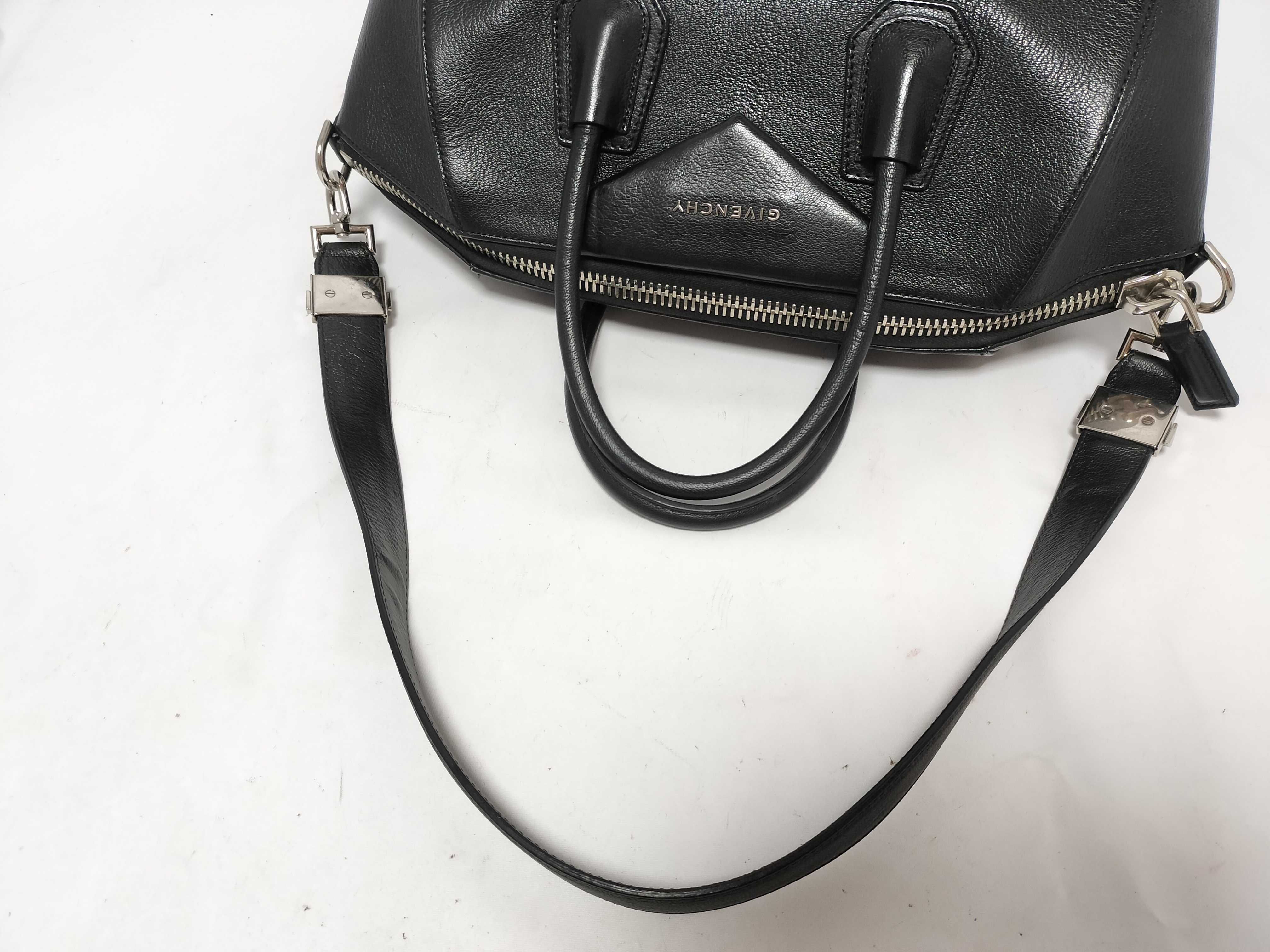 Antigona Medium Black Tote Bag (Handbag) — view 3