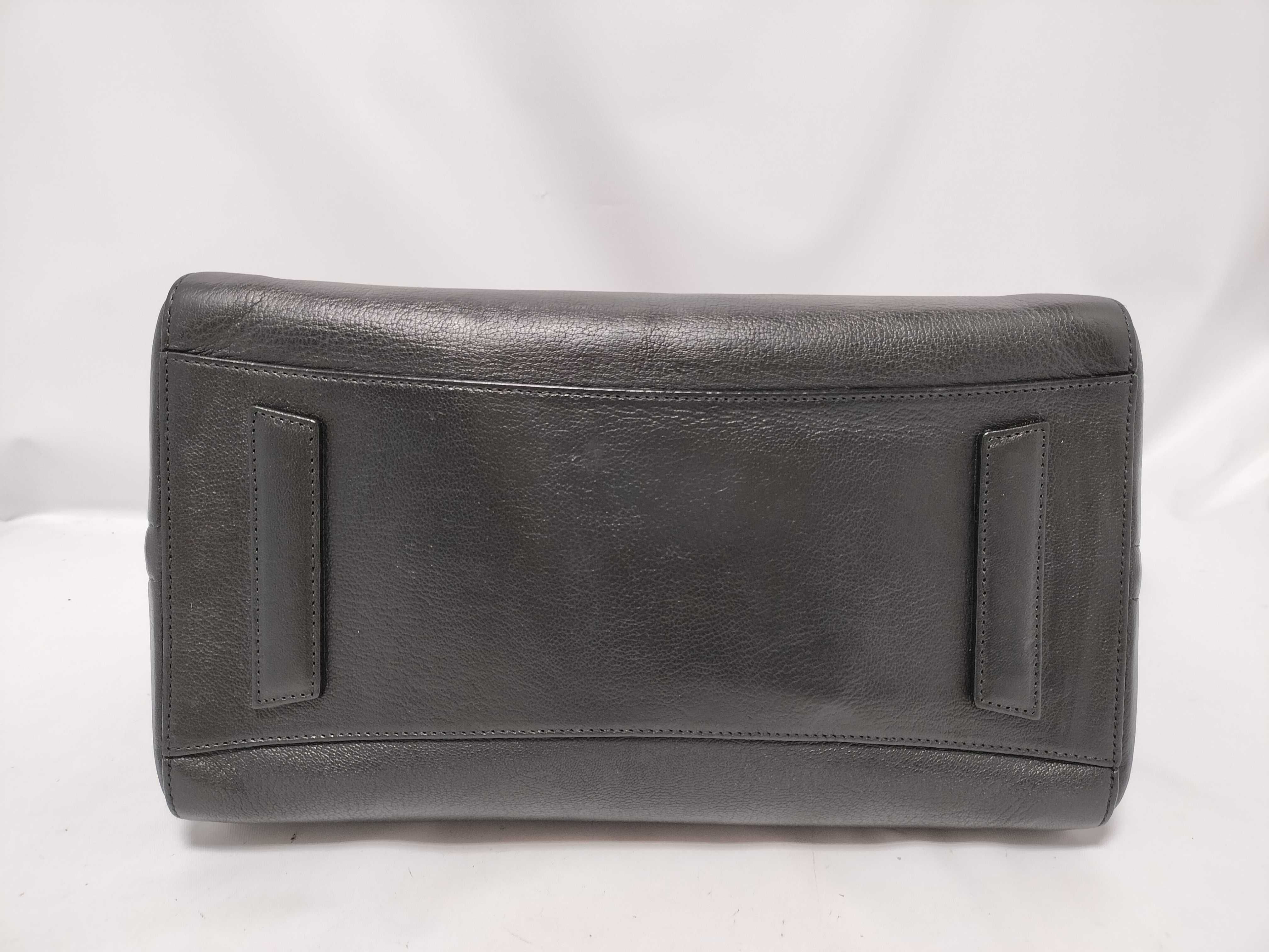 Antigona Medium Black Tote Bag (Handbag) — view 7