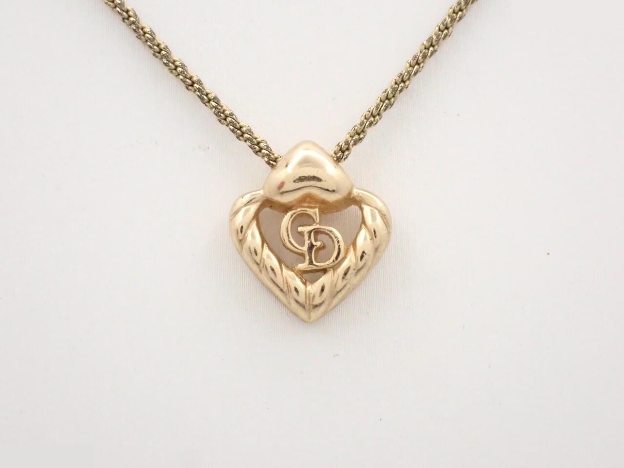 necklace, chain approximately 42cm