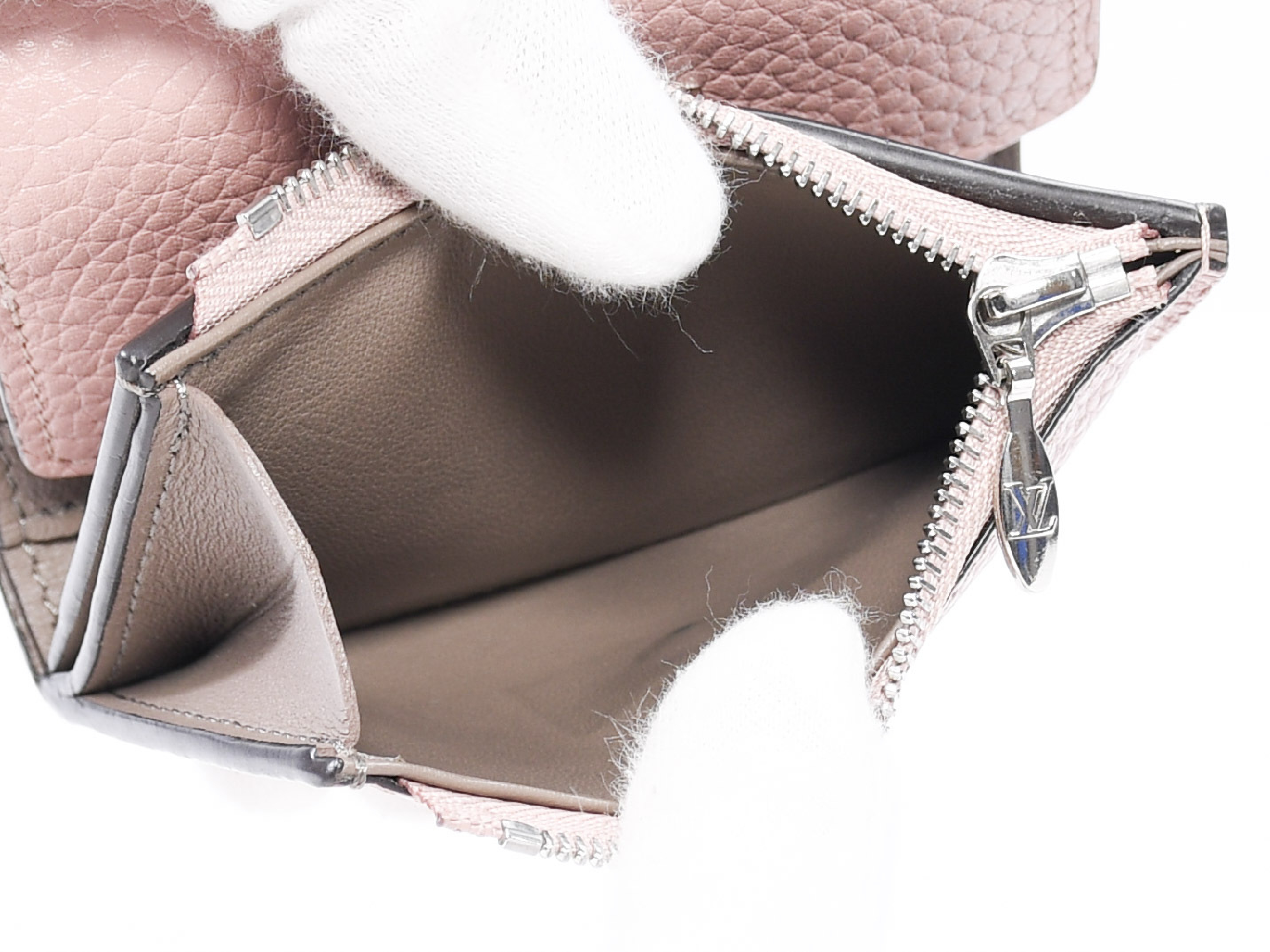 Portefeuille Capucines XS M68588 RA3119 Wallet with Box and Dust Bag — view 12