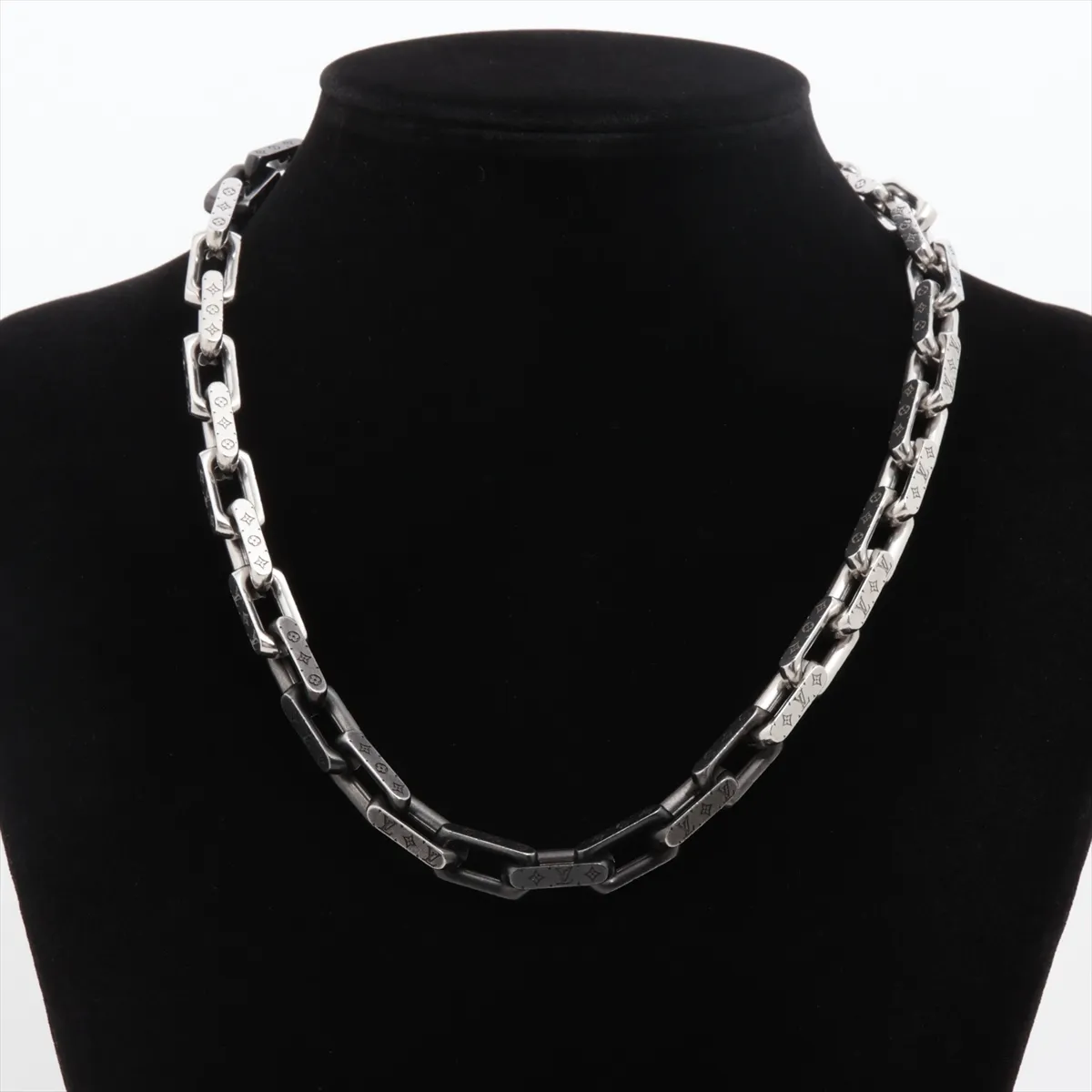 M00677 Collier Monogram Chain Necklace LE4212, Metal, Black, with dents, — view 6