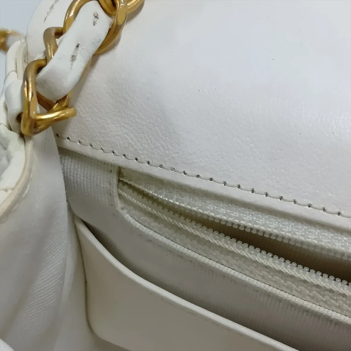 Mini Matelassé Lambskin Single Flap Single Chain Bag Charm White Gold Hardware TU21L9H1 Random Plate — view 11