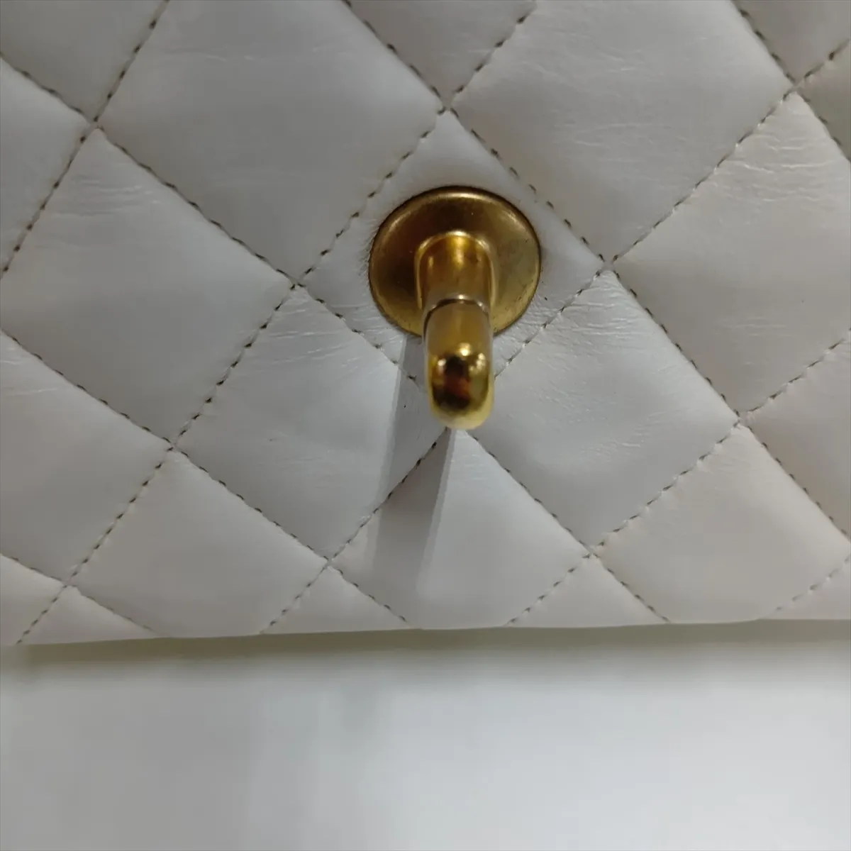 Mini Matelassé Lambskin Single Flap Single Chain Bag Charm White Gold Hardware TU21L9H1 Random Plate — view 12