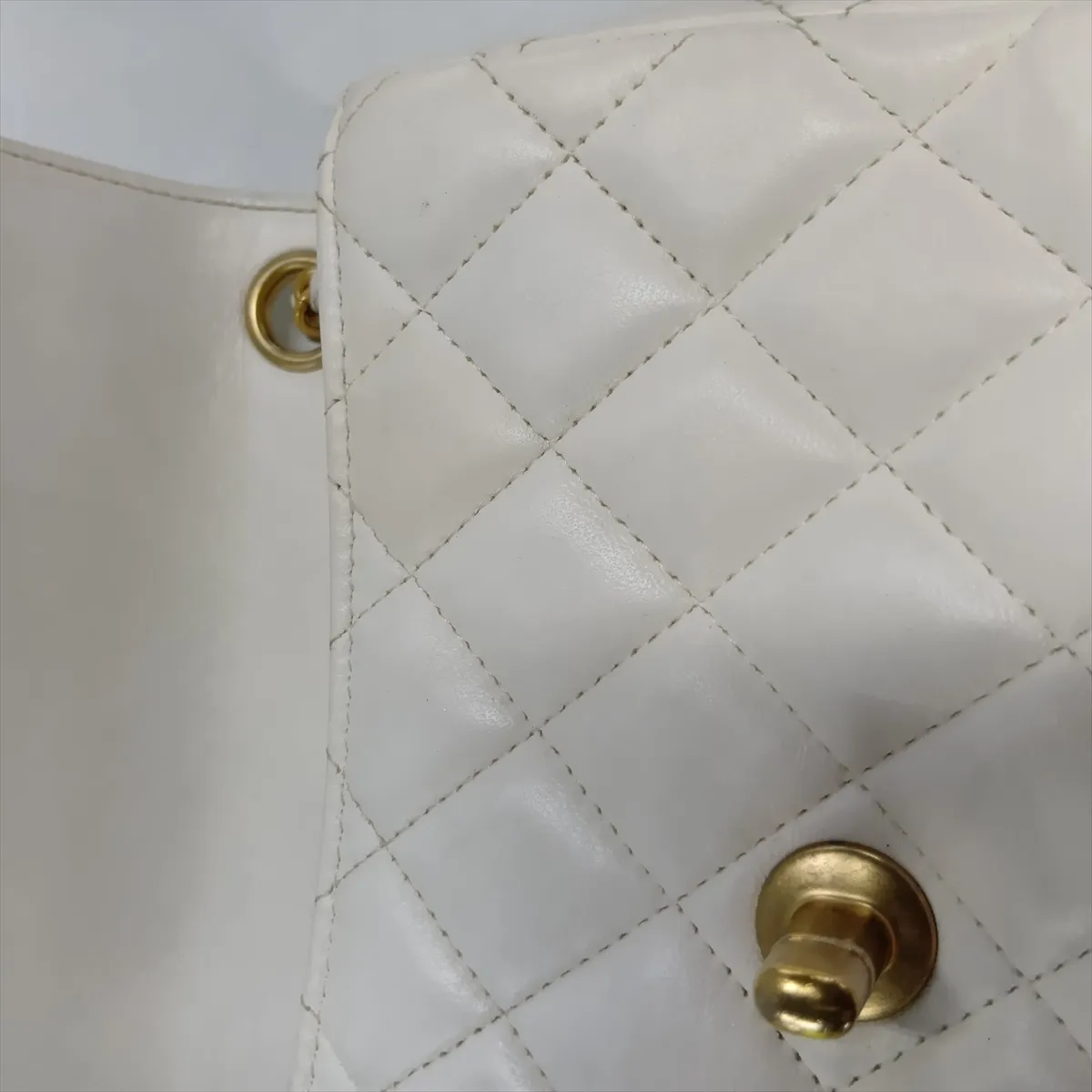 Mini Matelassé Lambskin Single Flap Single Chain Bag Charm White Gold Hardware TU21L9H1 Random Plate — view 13