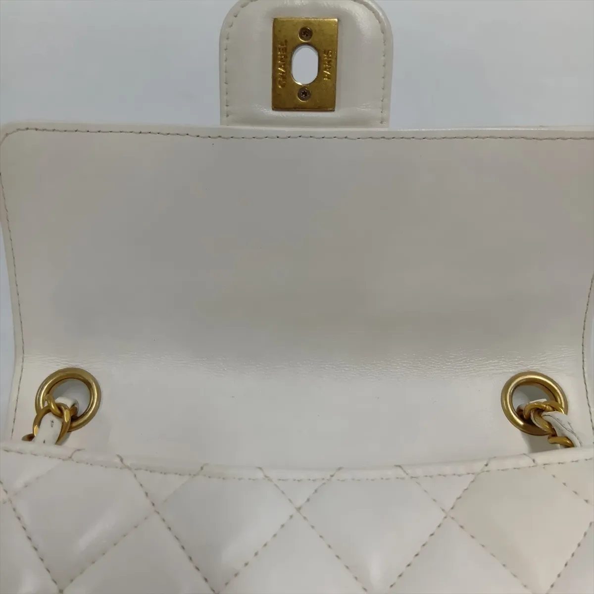 Mini Matelassé Lambskin Single Flap Single Chain Bag Charm White Gold Hardware TU21L9H1 Random Plate — view 14