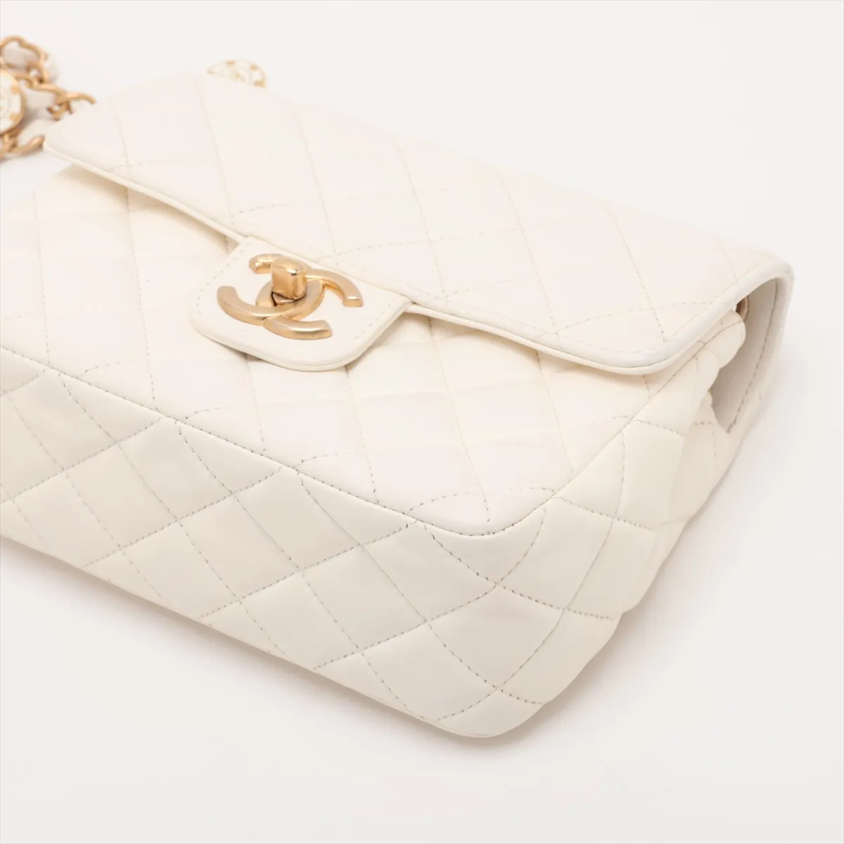 Mini Matelassé Lambskin Single Flap Single Chain Bag Charm White Gold Hardware TU21L9H1 Random Plate — view 3