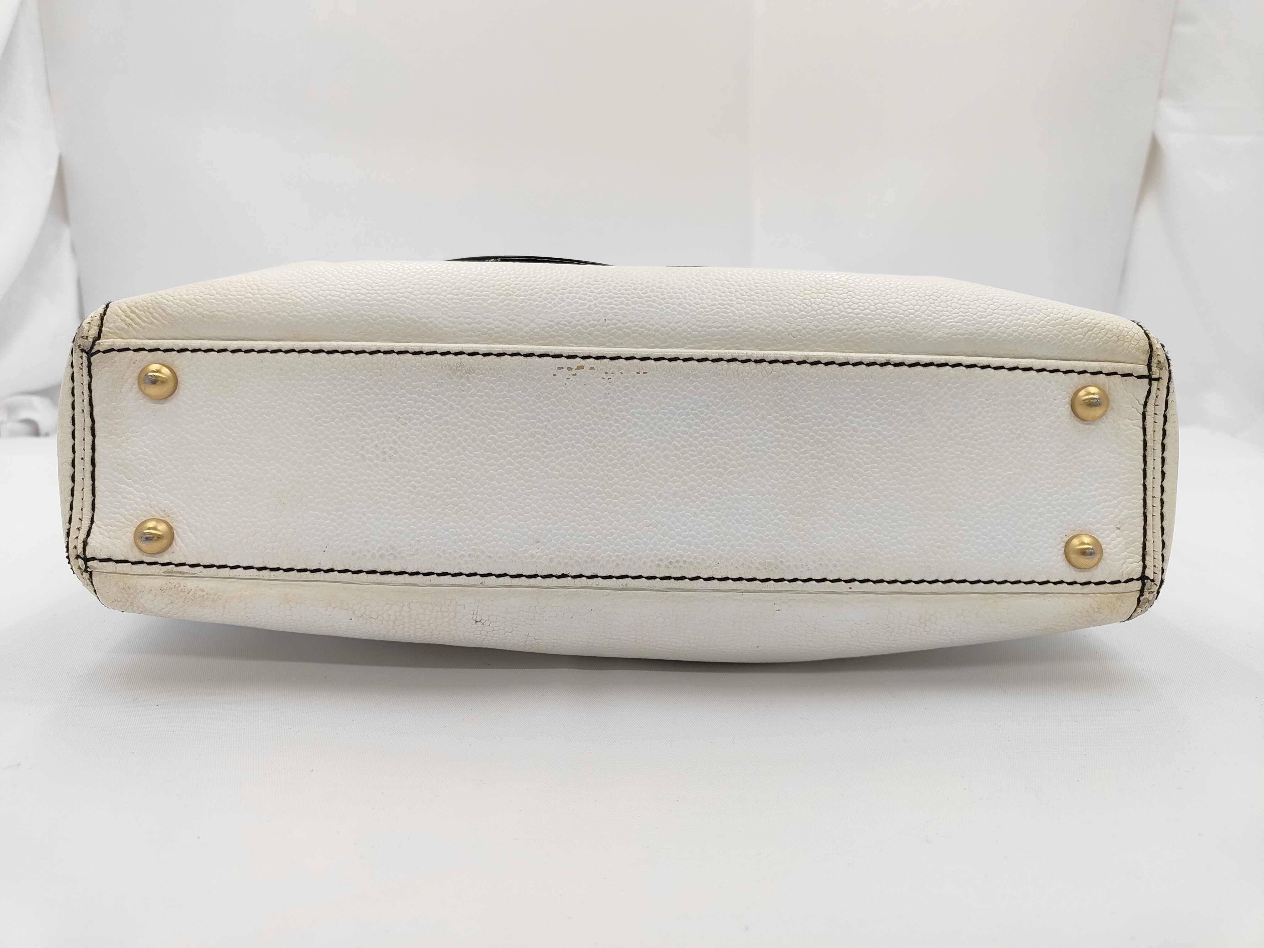 Coco Plat Chain Handbag Caviar Handbag — view 5