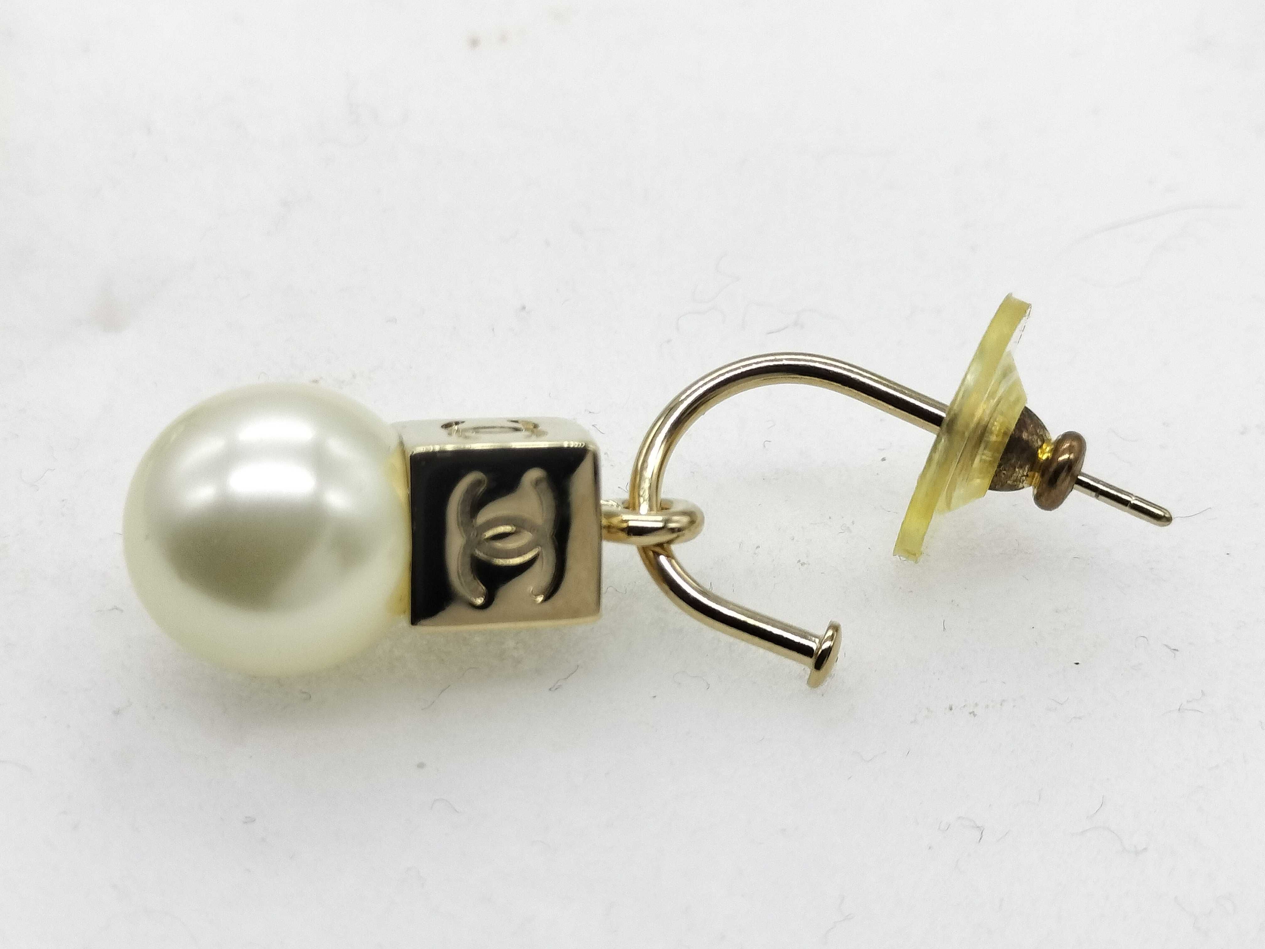 02A Cube Pearl Earrings — view 4