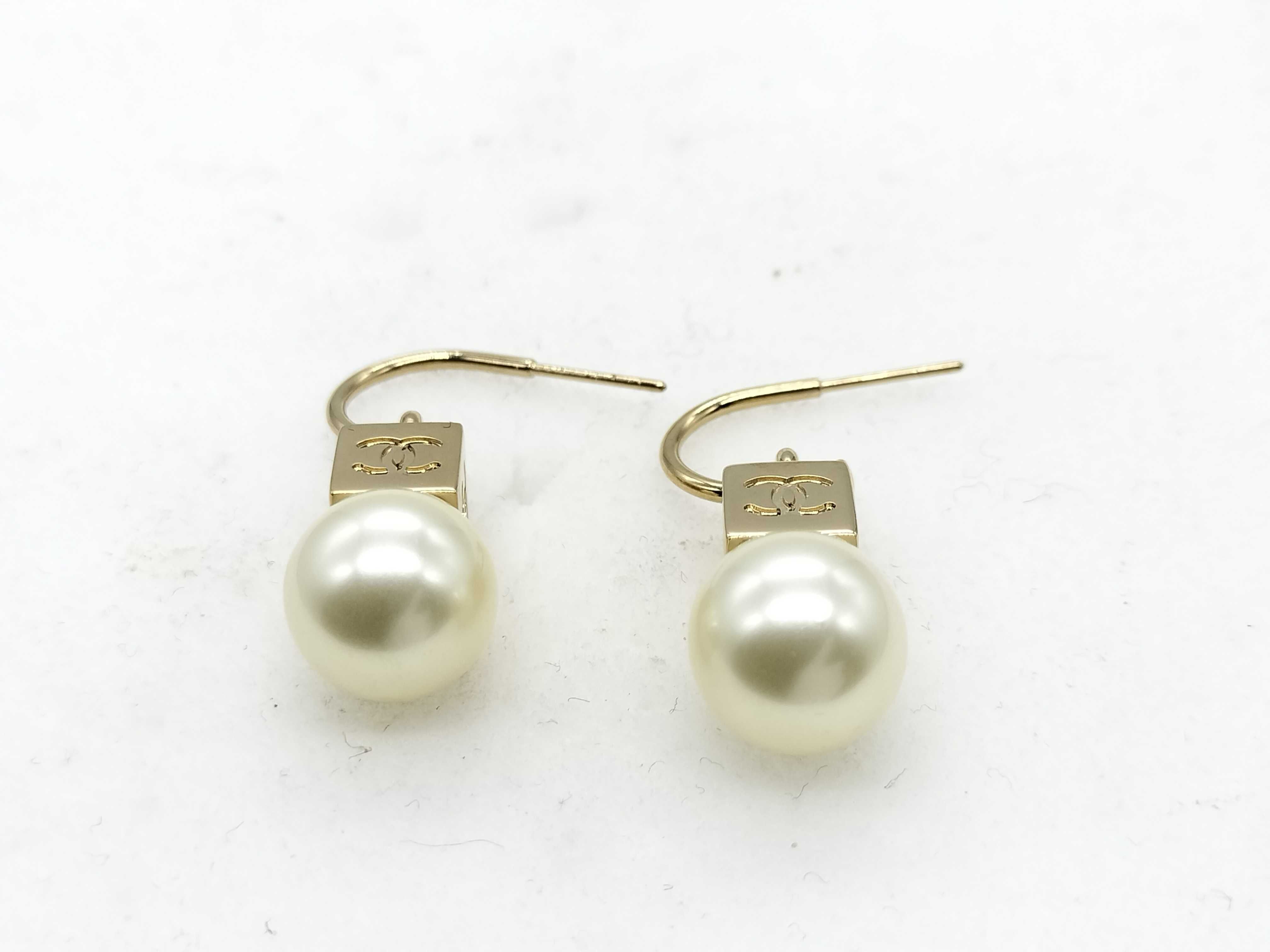 02A Cube Pearl Earrings — view 5