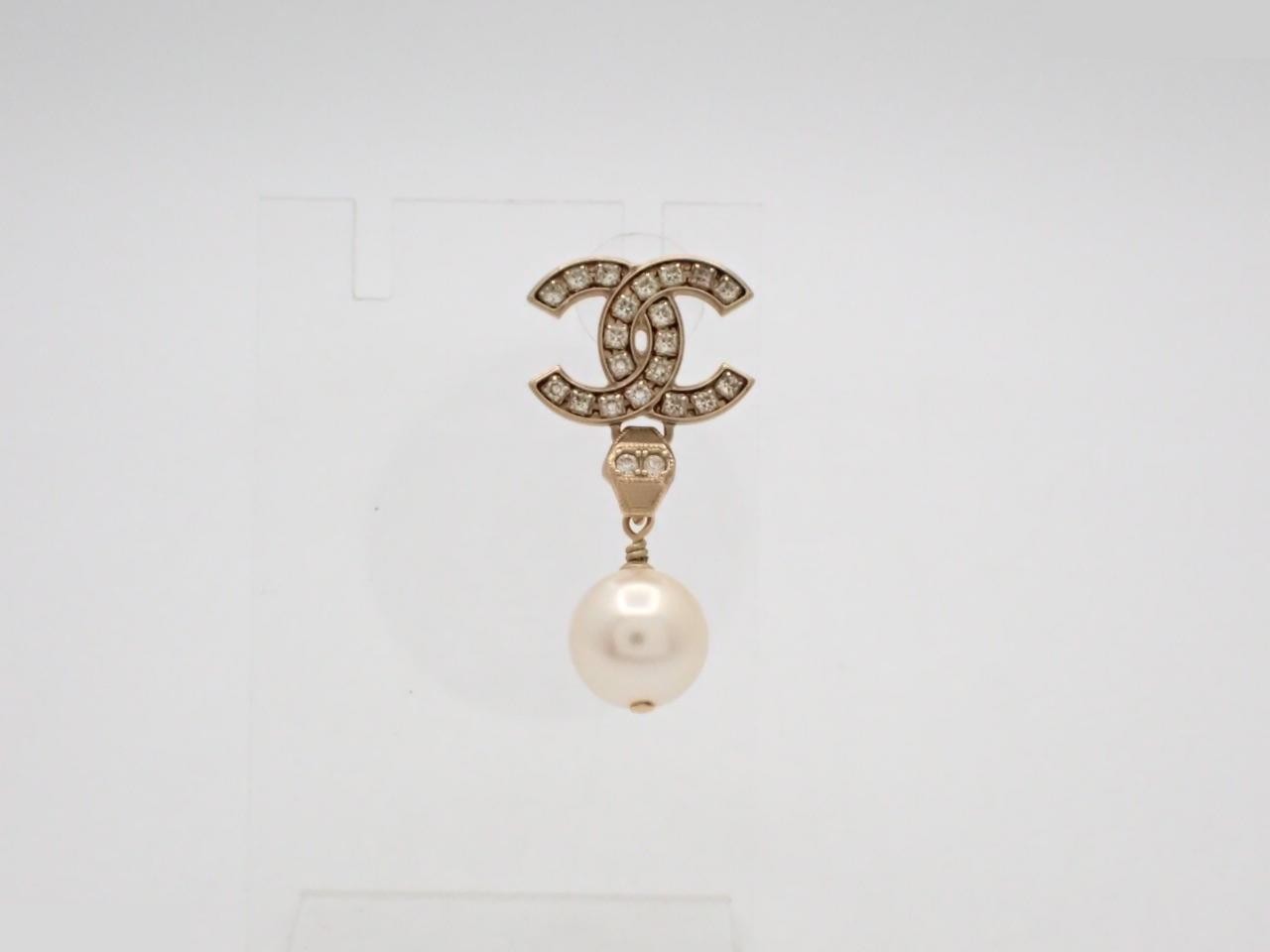 A21C Coco Mark Rhinestone Pearl Swing Earring (Single Earring)