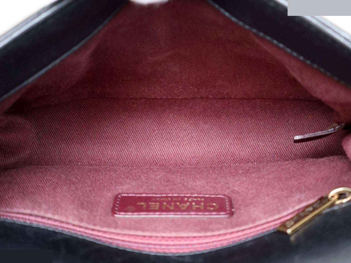 V-stitch lambskin chain shoulder bag, black — view 12