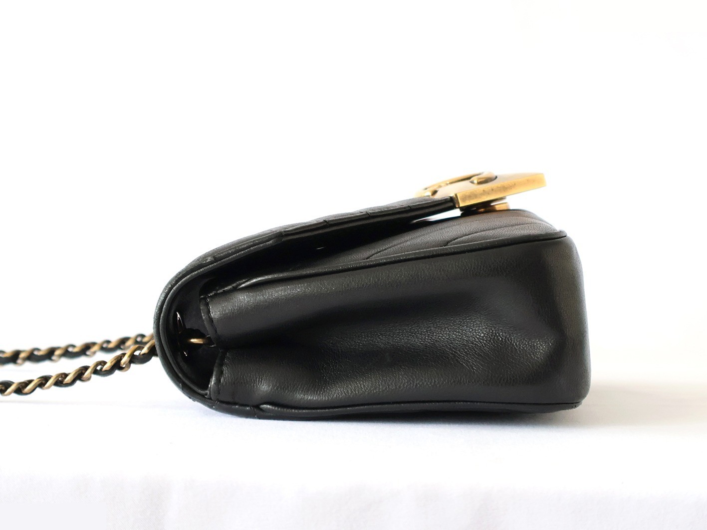V-stitch lambskin chain shoulder bag, black — view 6