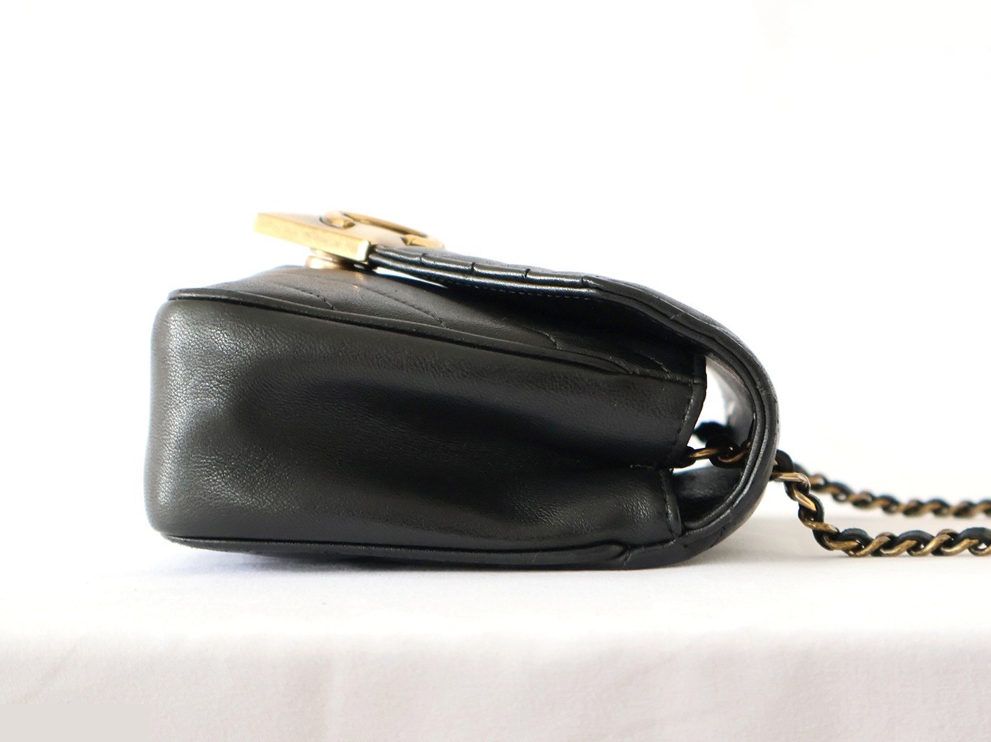 V-stitch lambskin chain shoulder bag, black — view 7