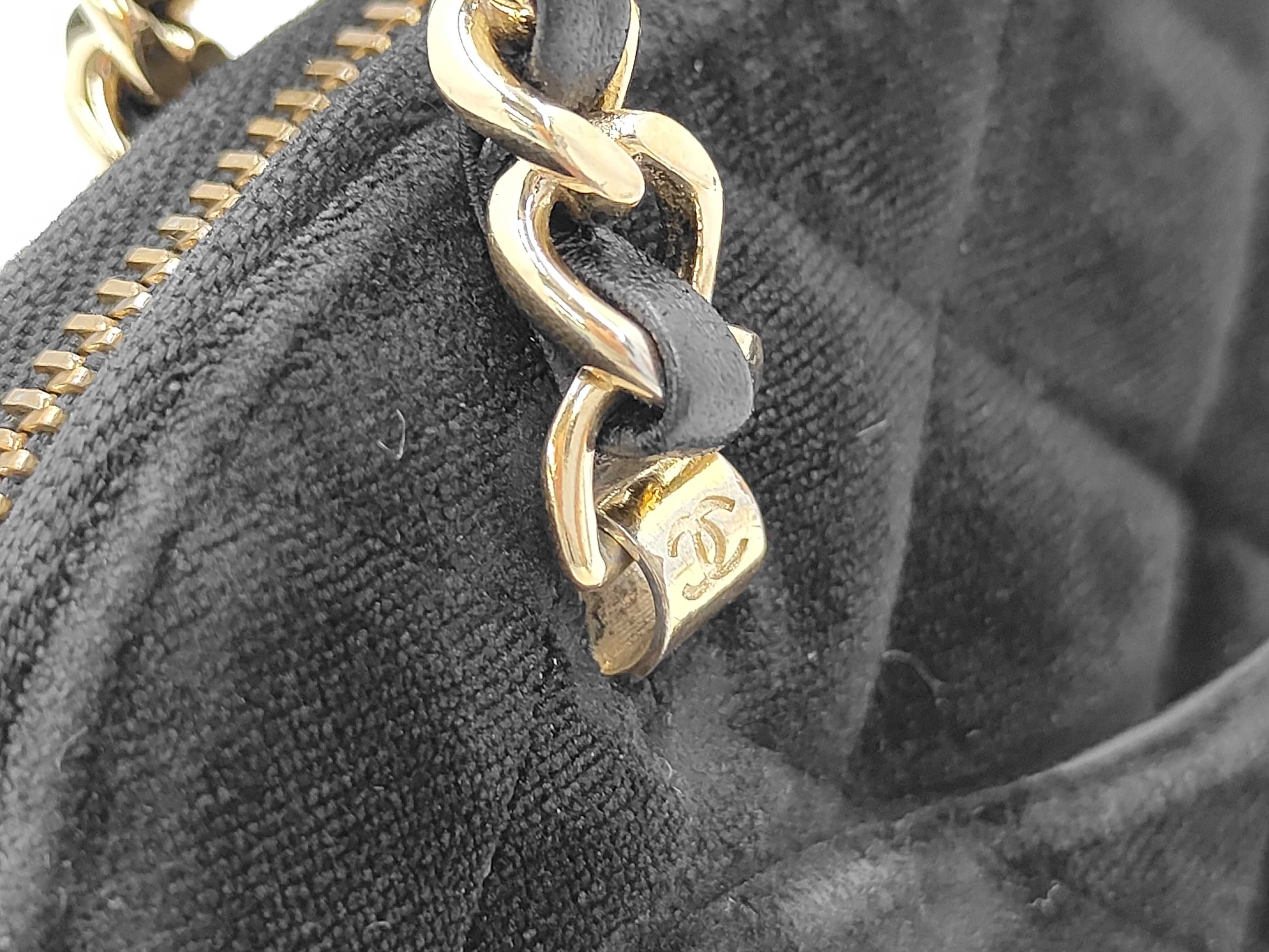Velour Matelassé Black Shoulder Bag — view 4