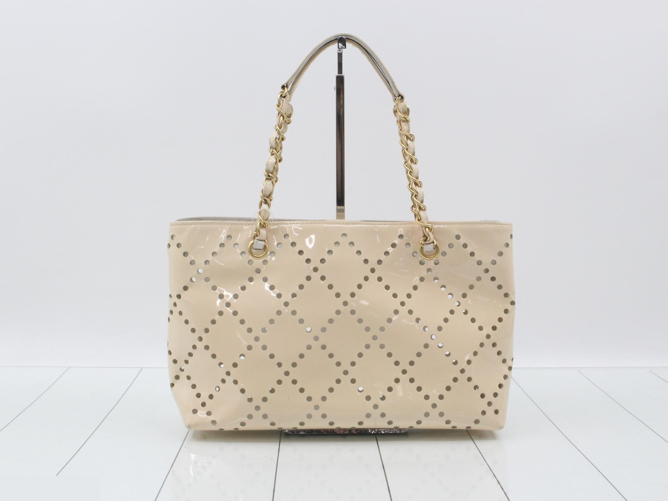 Enamel perforated chain tote bag with pouch — view 2