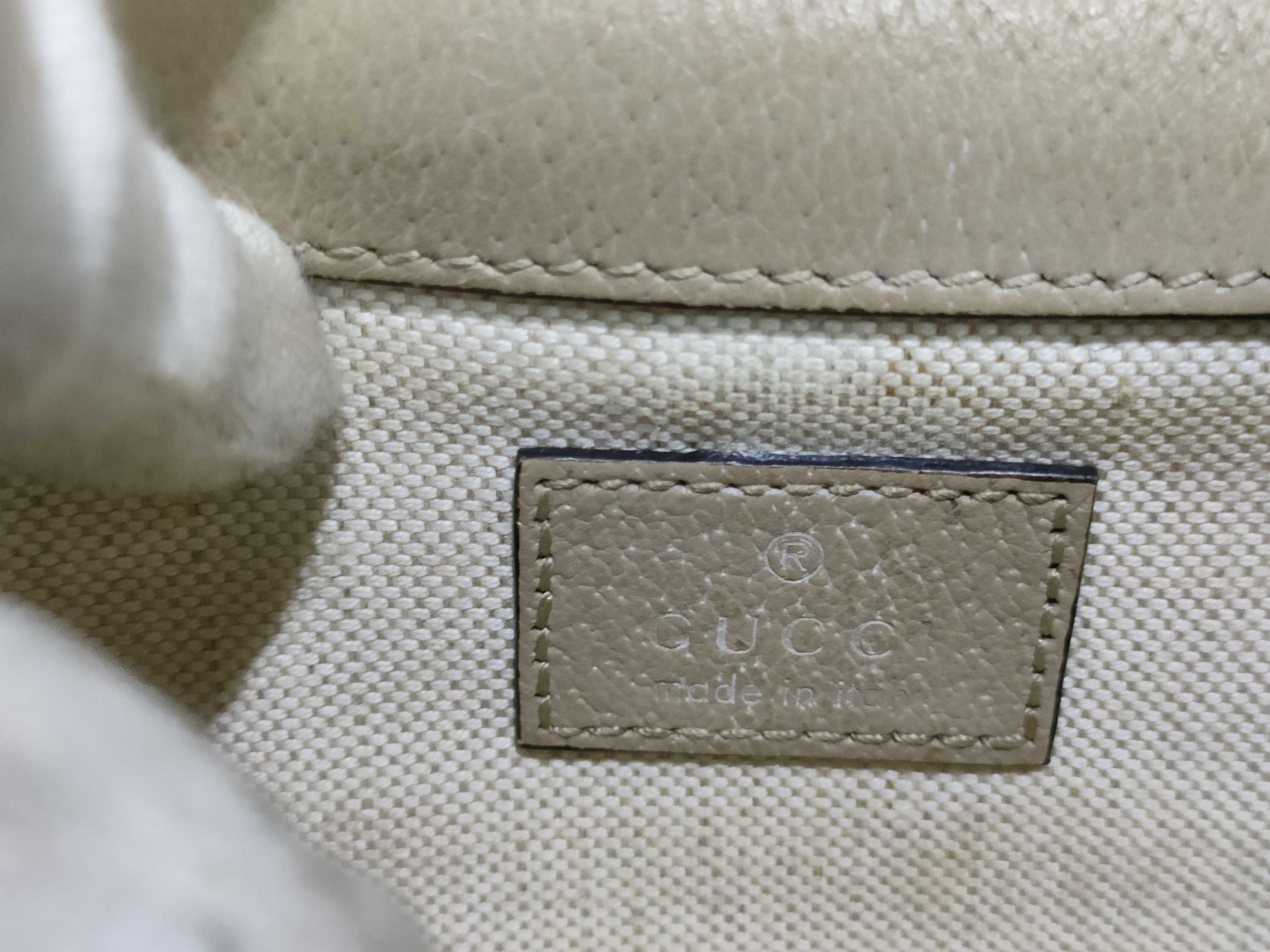 GG Supreme Shoulder Bag — view 9