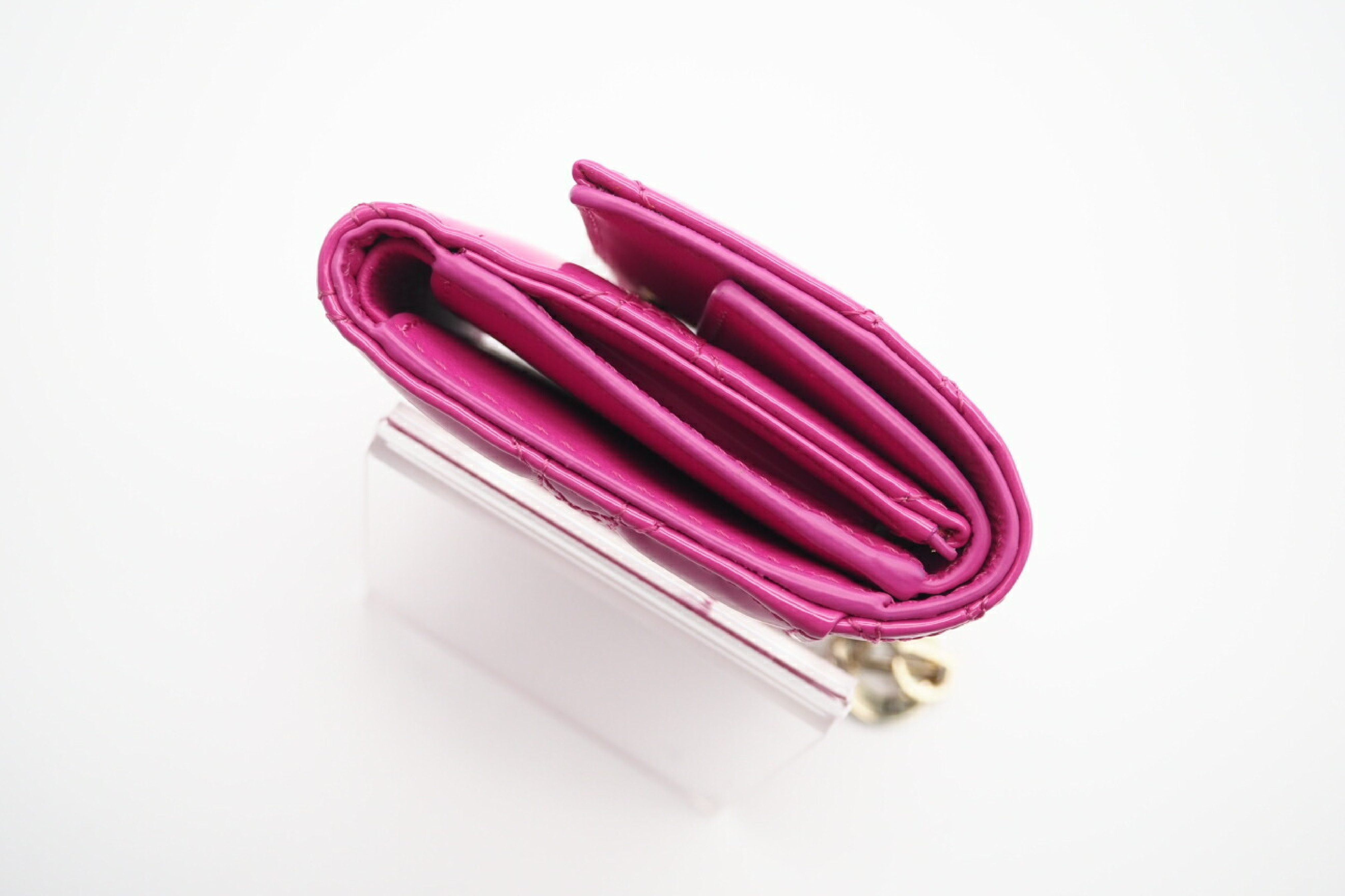 S0181OVRB_M16F Patent Calfskin Cannage Wallet Pink — view 3