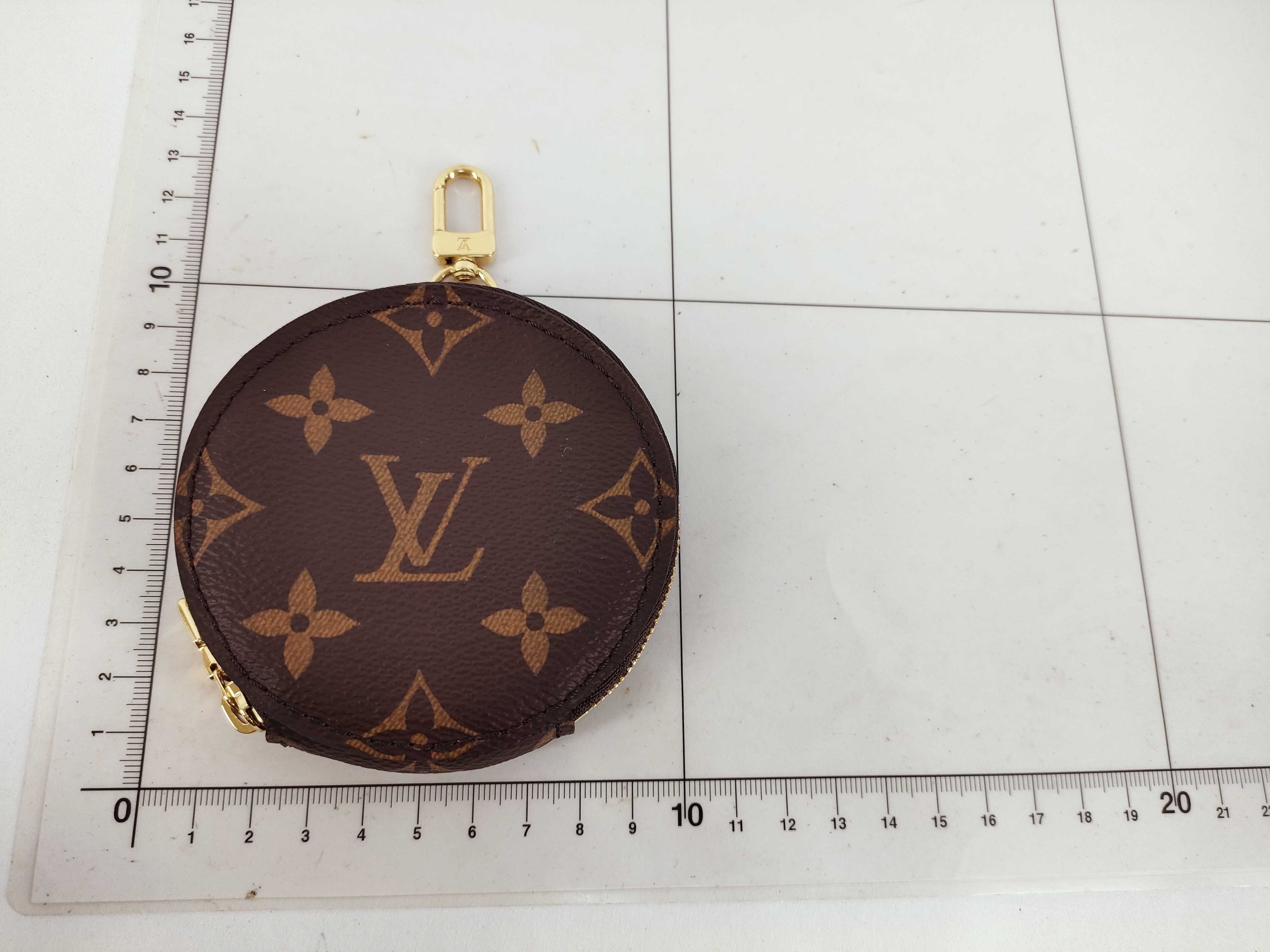 Monogram Louis Vuitton Shoulder Bag Multi Pochette Accessoires Monogram Khaki M44813 Shoulder Bag Pouch — view 13